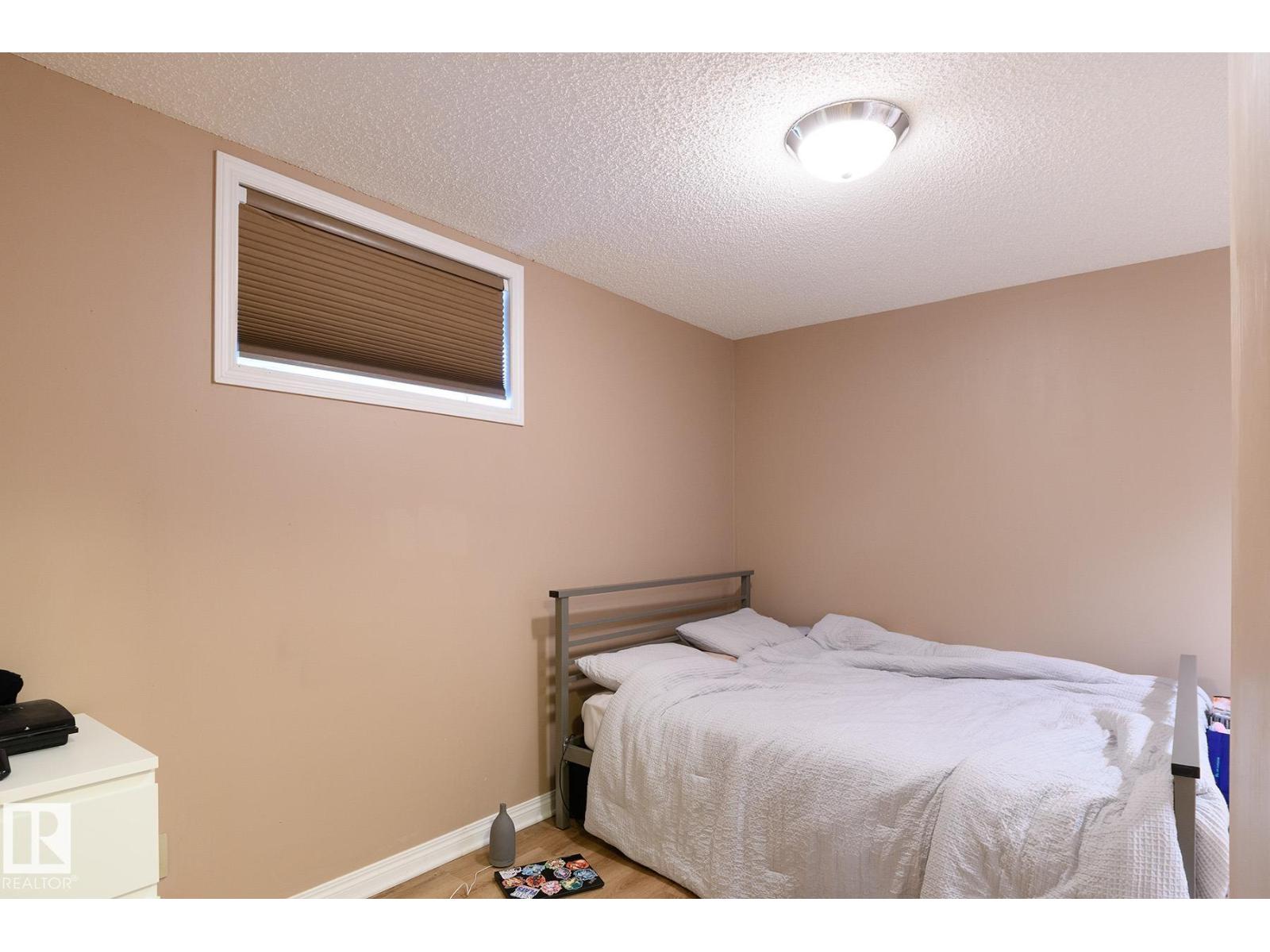 9607 75 ST NW - 45