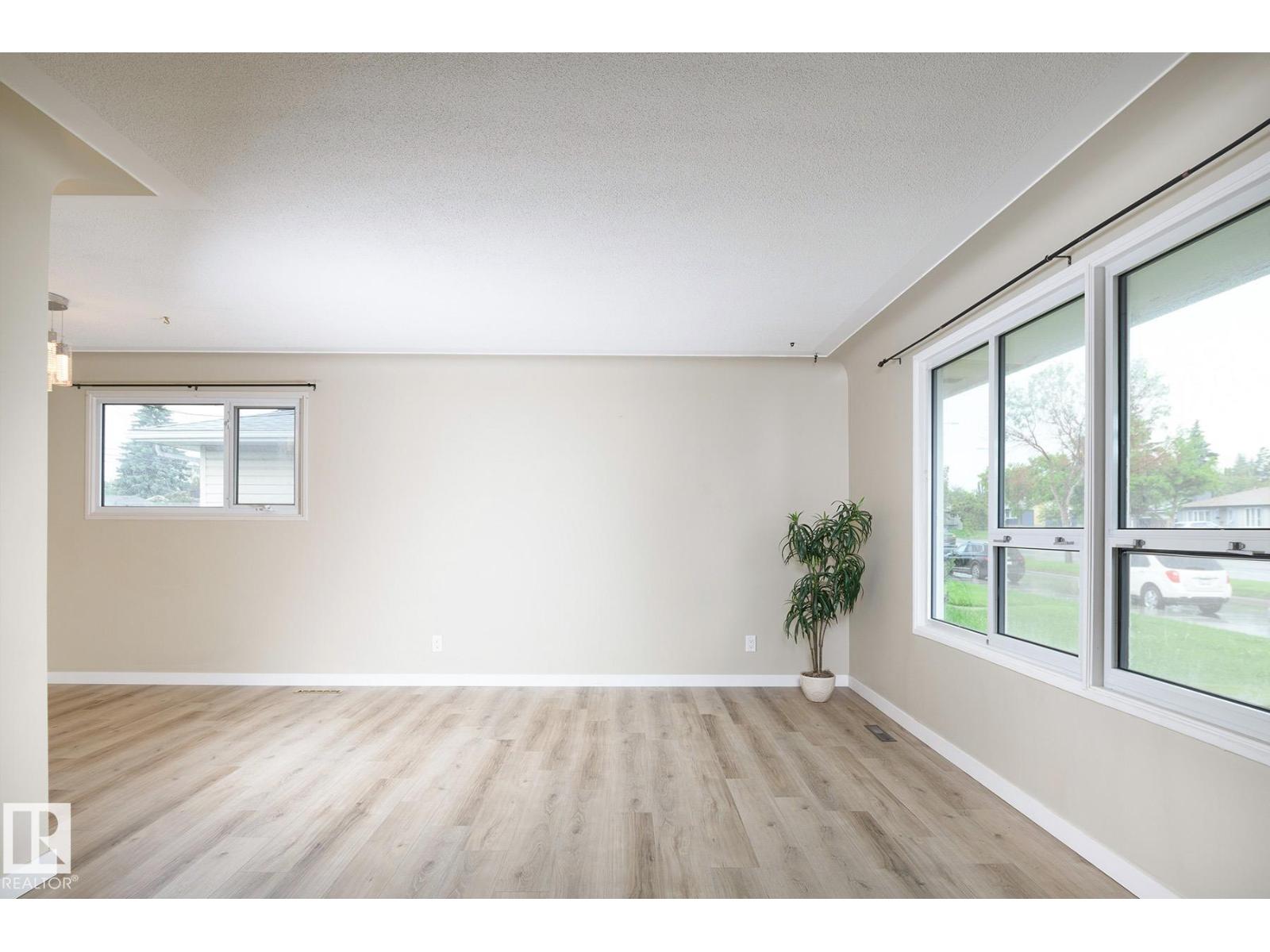 9607 75 ST NW - 5