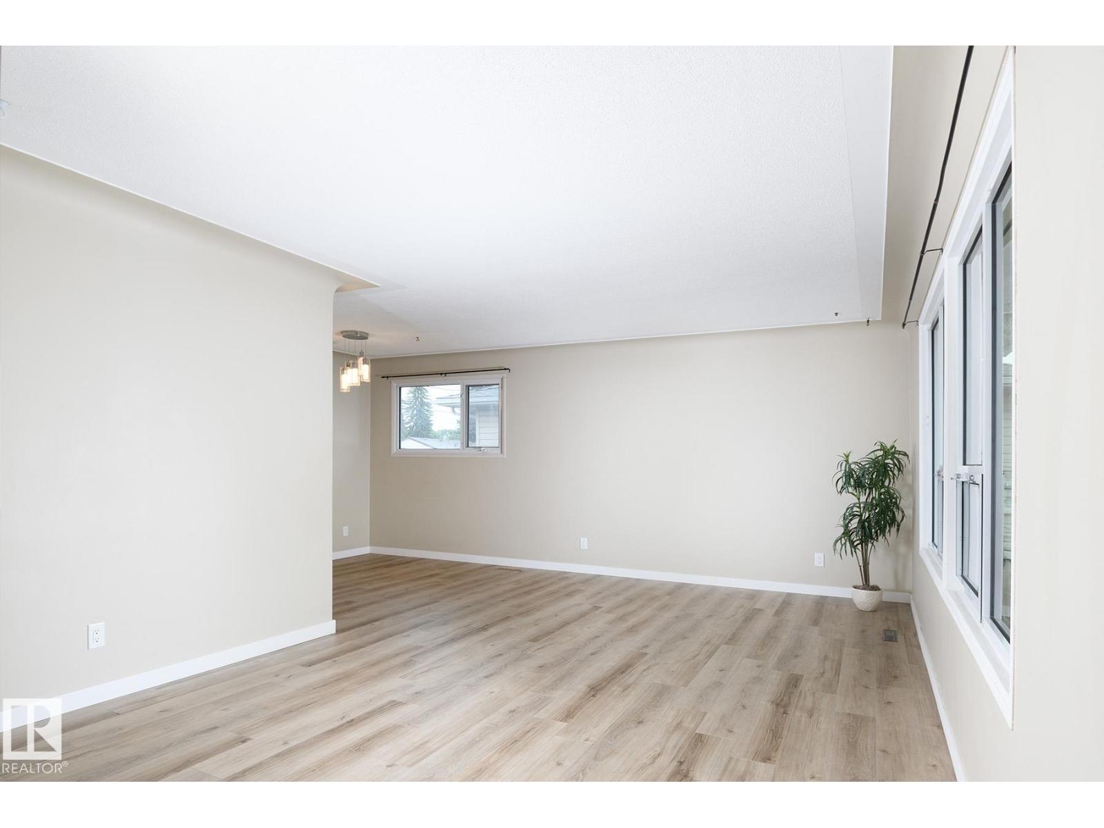 9607 75 ST NW - 6