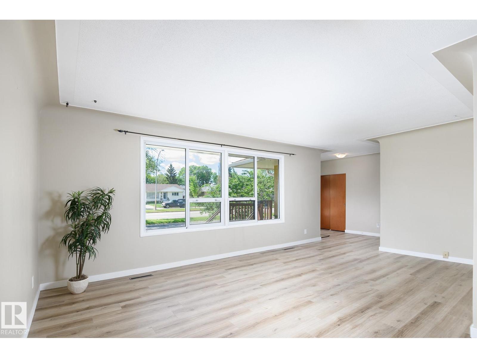 9607 75 ST NW - 7