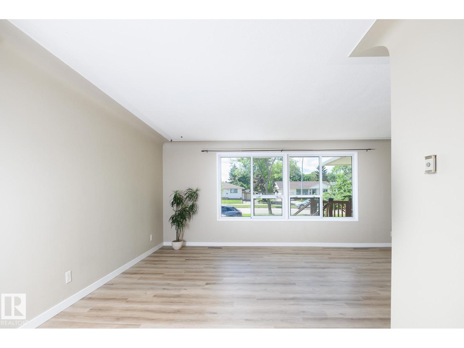 9607 75 ST NW - 9