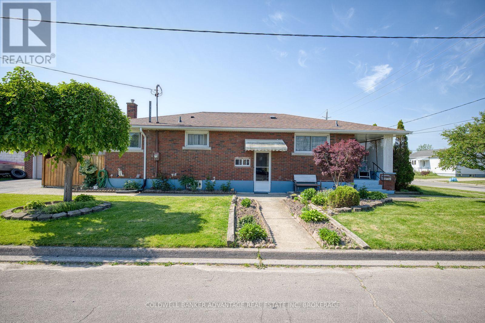 813 HARRIET STREET - 2