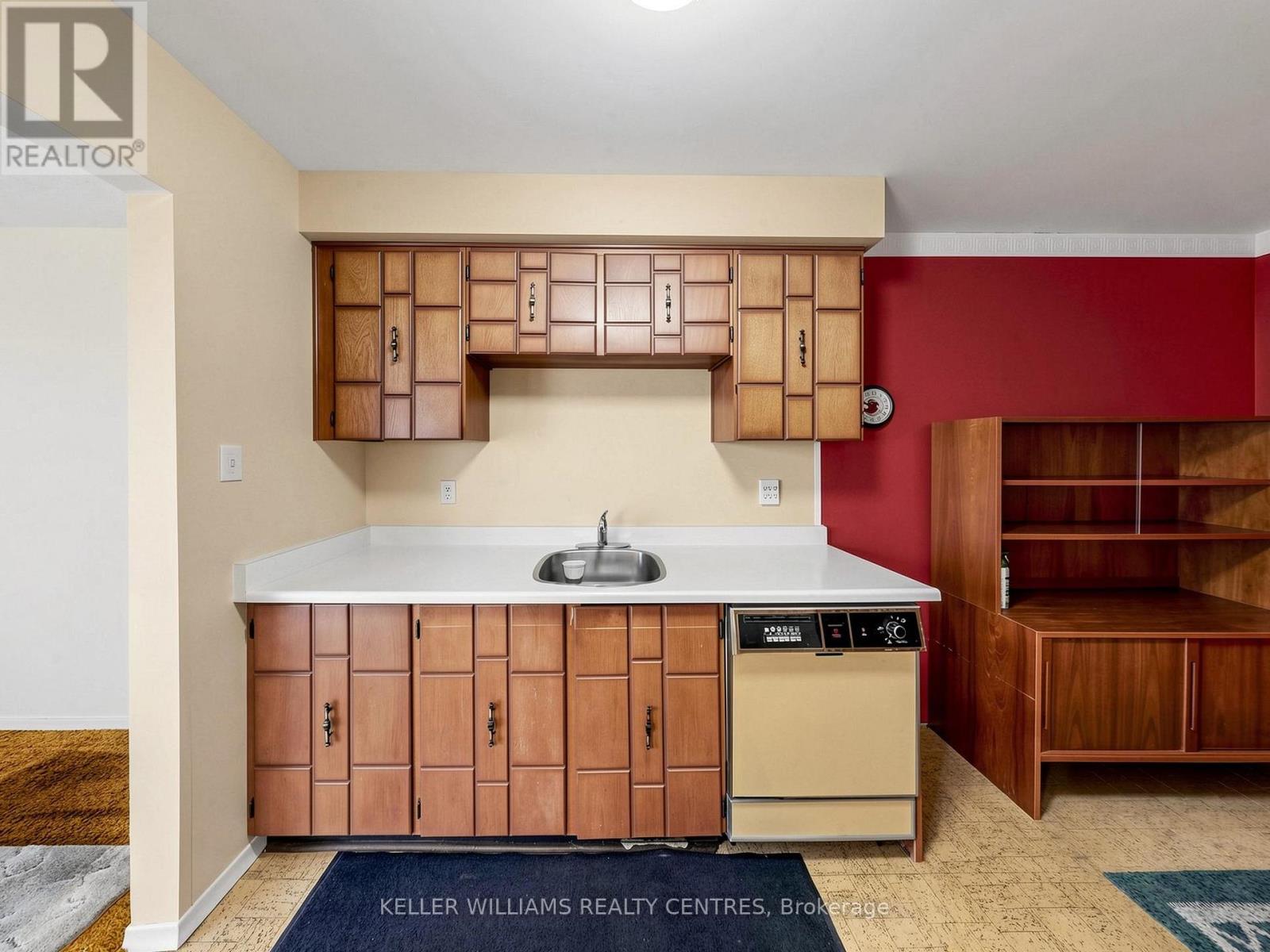 #11 341 WILSON DRIVE - 10