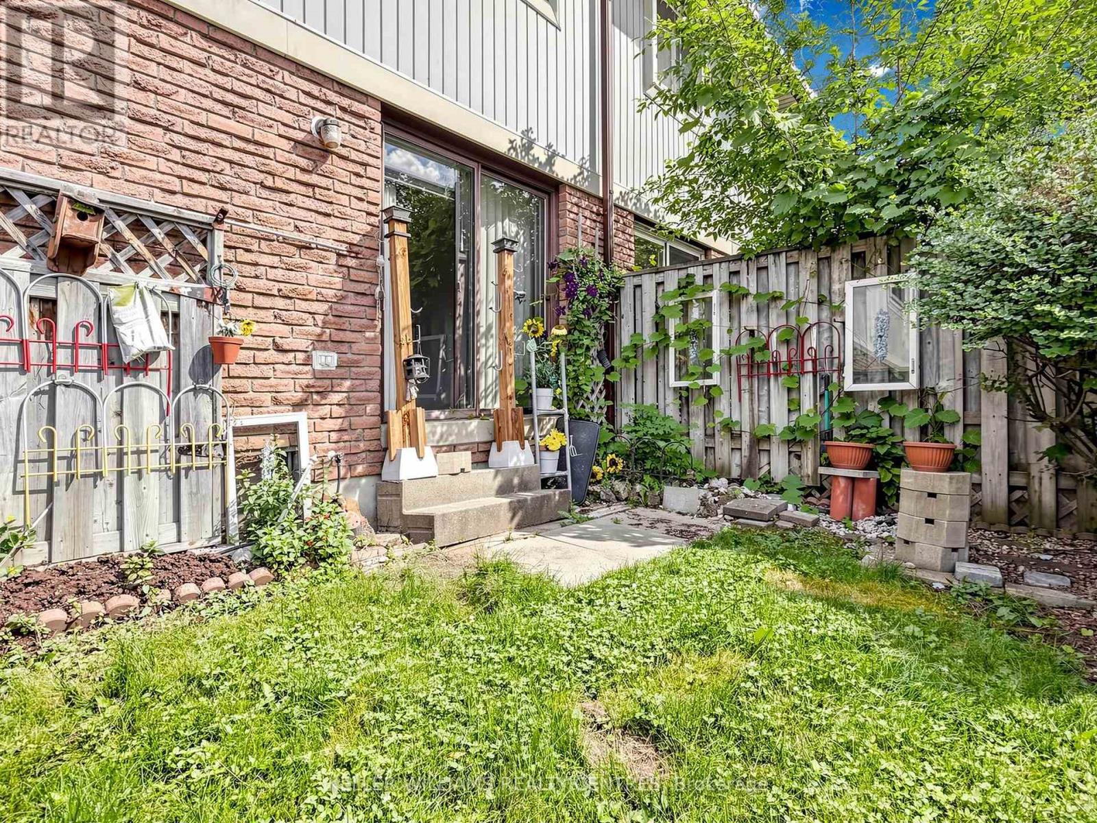 #11 341 WILSON DRIVE - 40