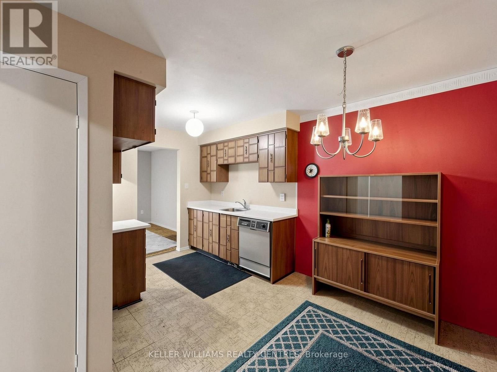 #11 341 WILSON DRIVE - 8