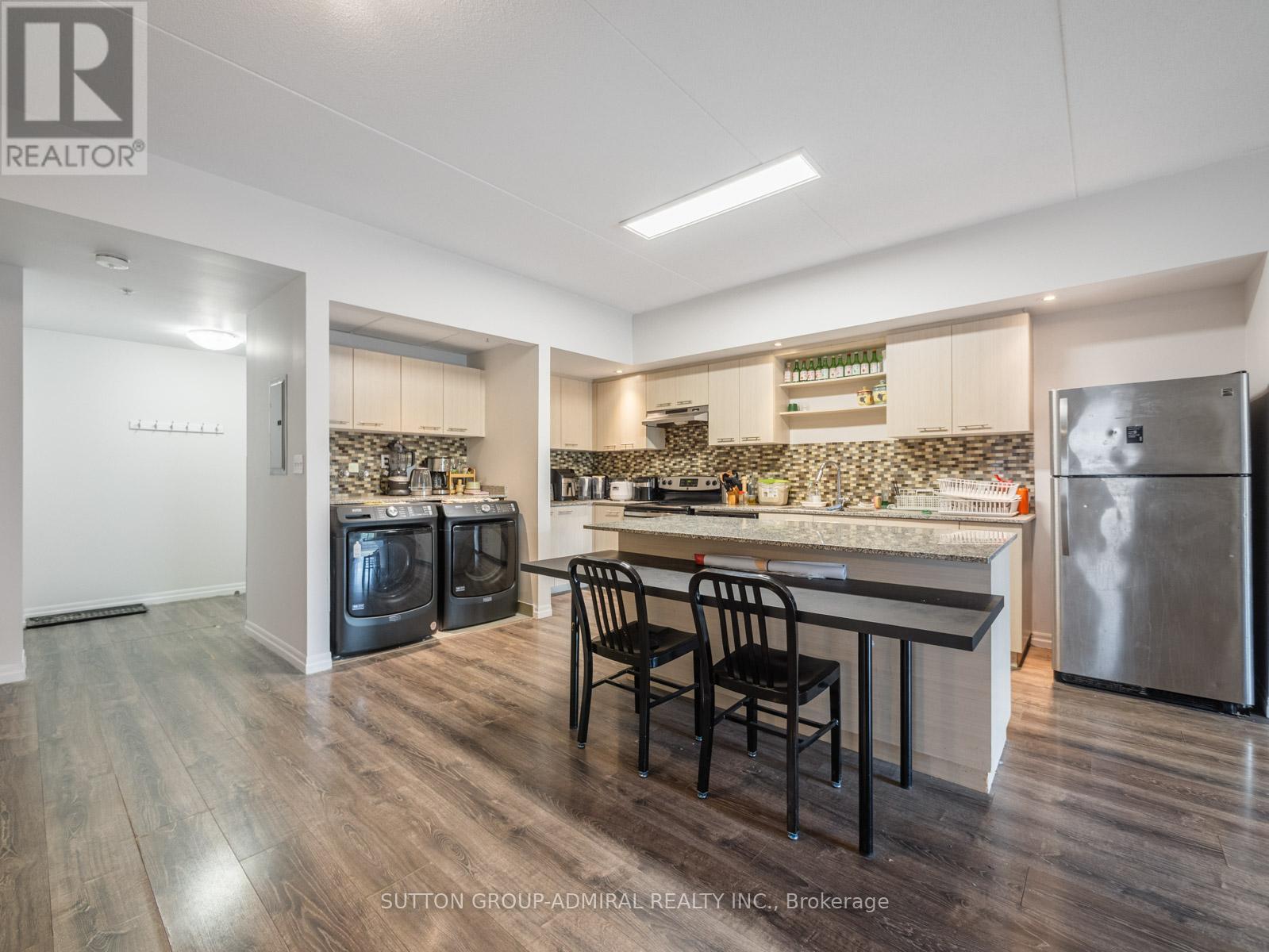 #203 8 HICKORY STREET W - 2