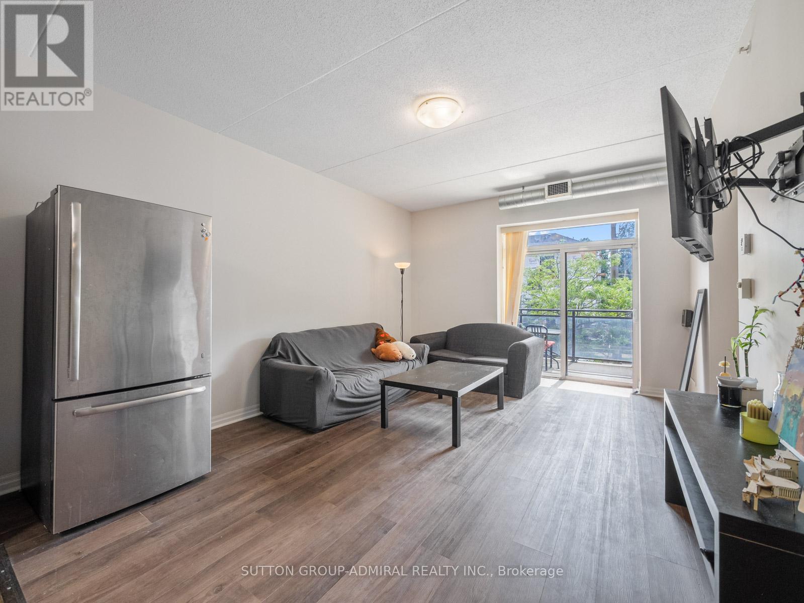 #203 8 HICKORY STREET W - Image 8