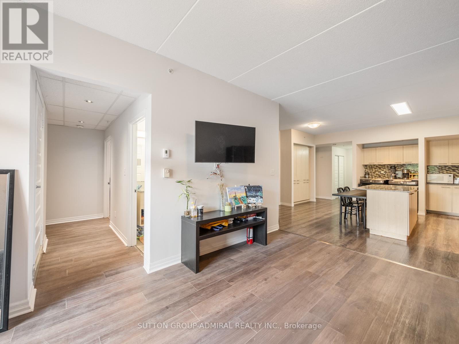 #203 8 HICKORY STREET W - Image 9
