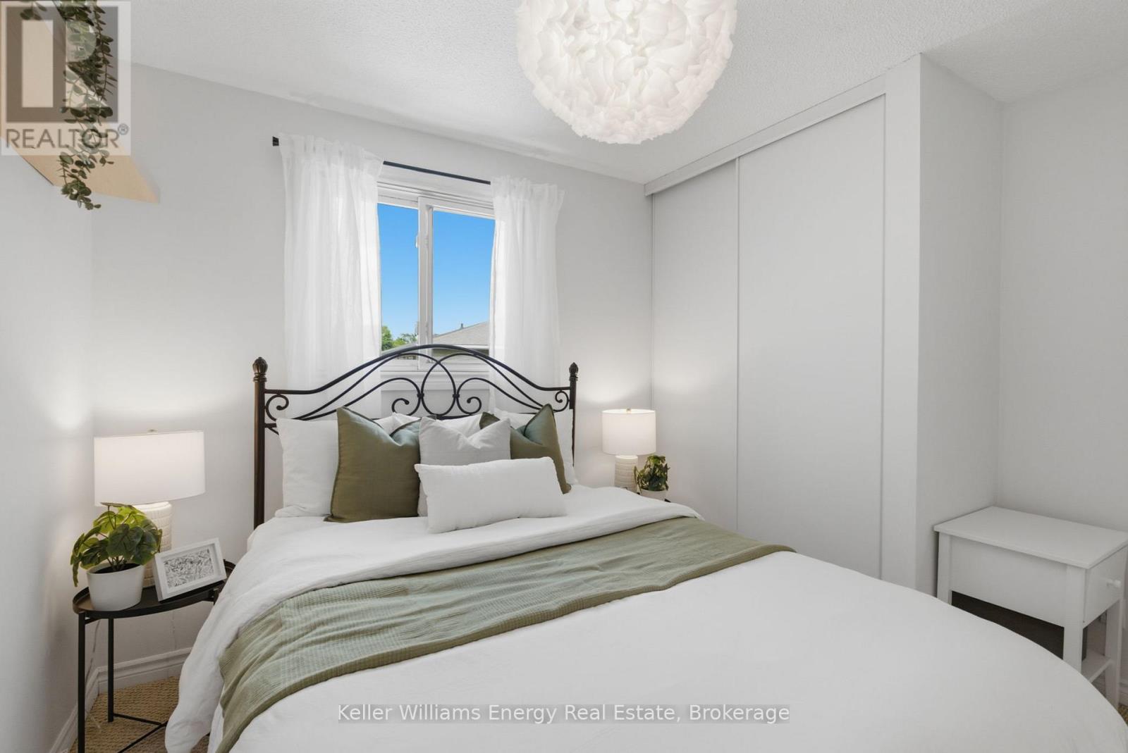 25 HABITANT CRESCENT - 24