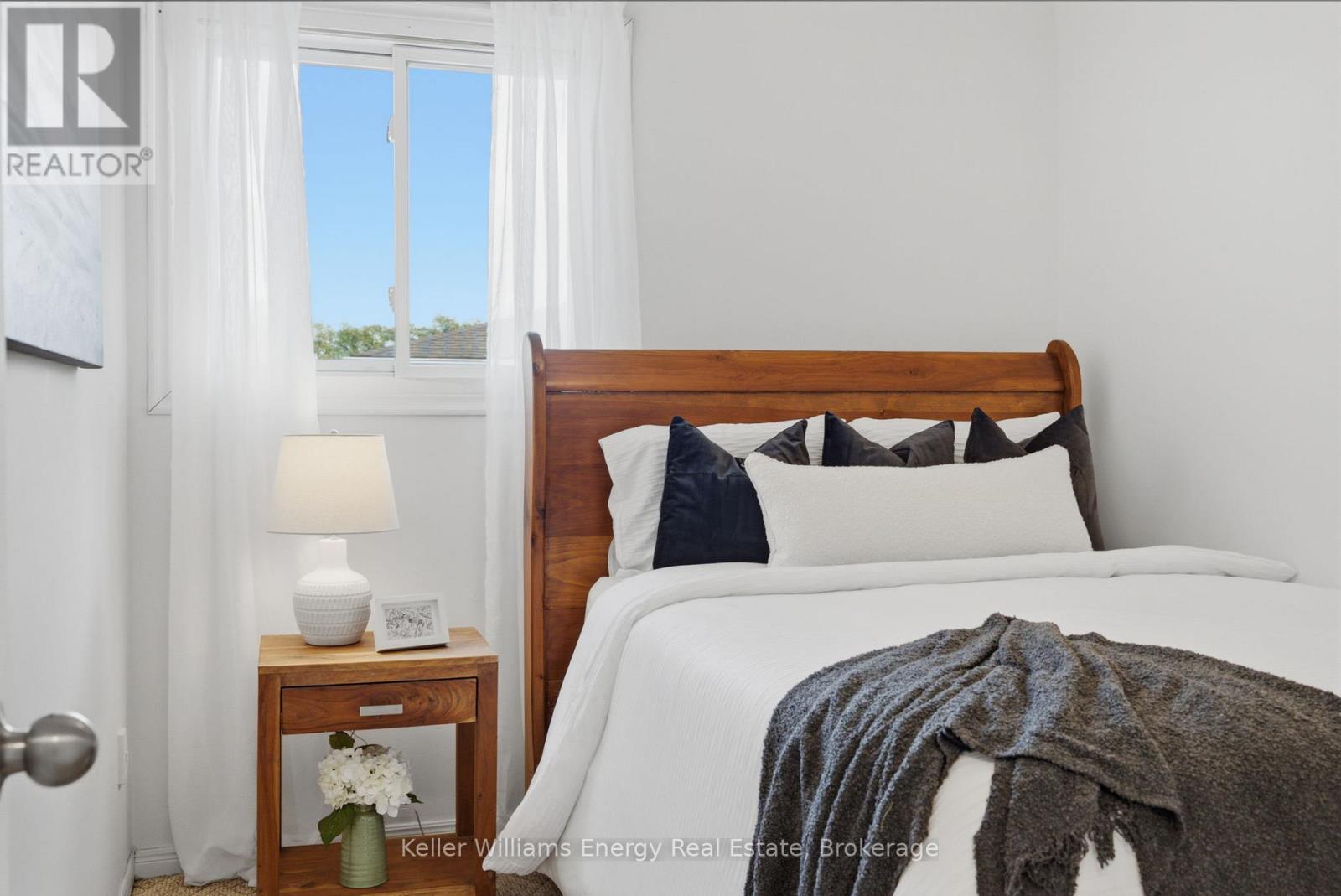 25 HABITANT CRESCENT - 26