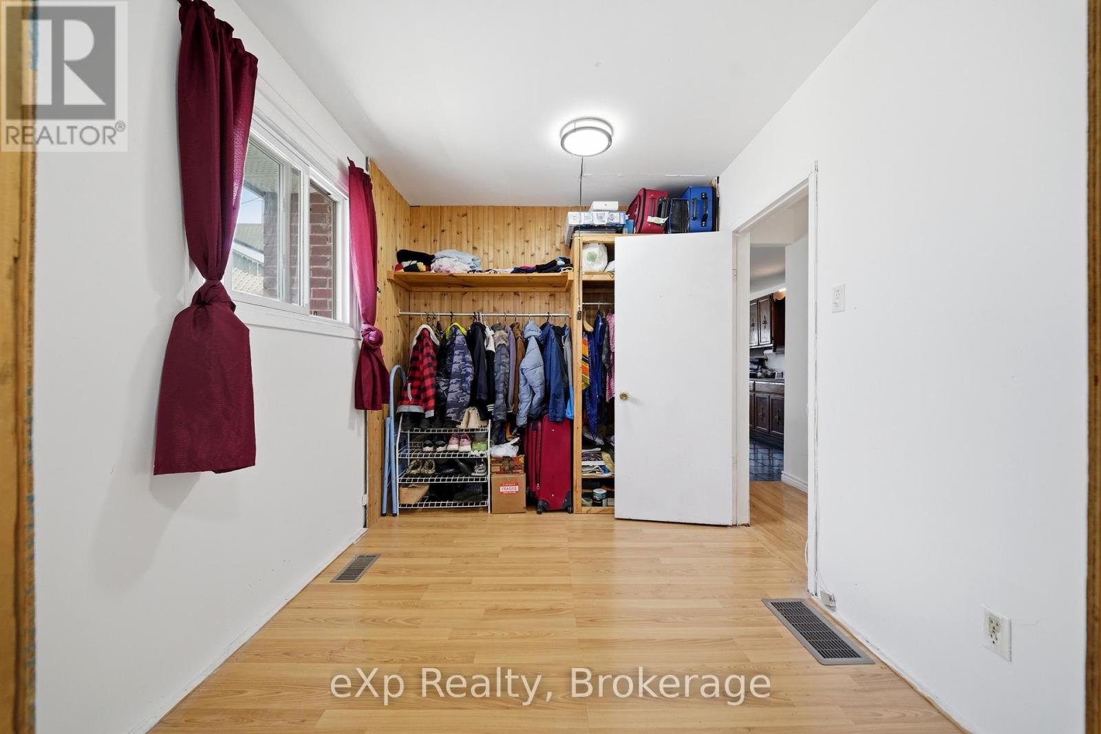 370 SIDNEY STREET - 10