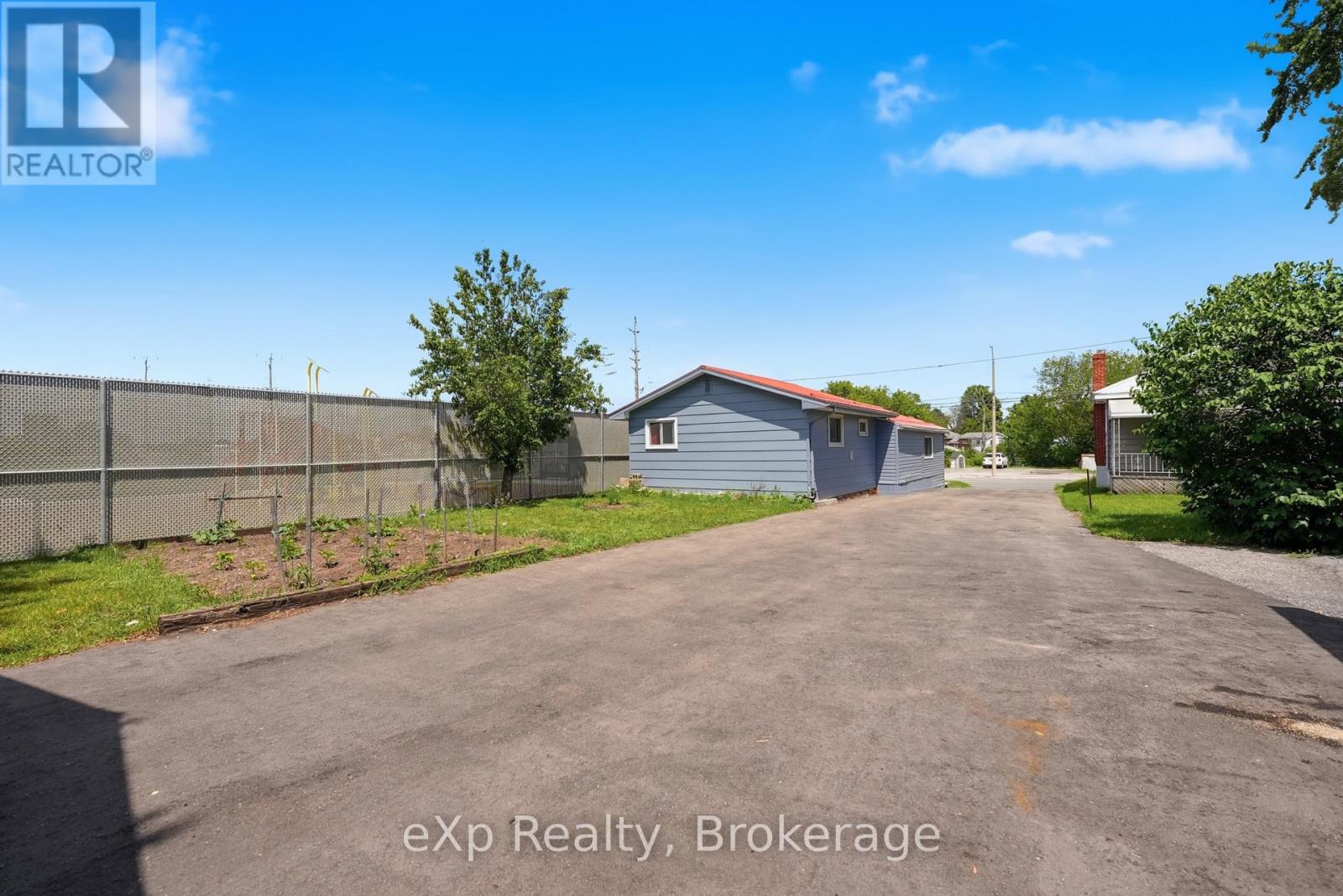 370 SIDNEY STREET - 24
