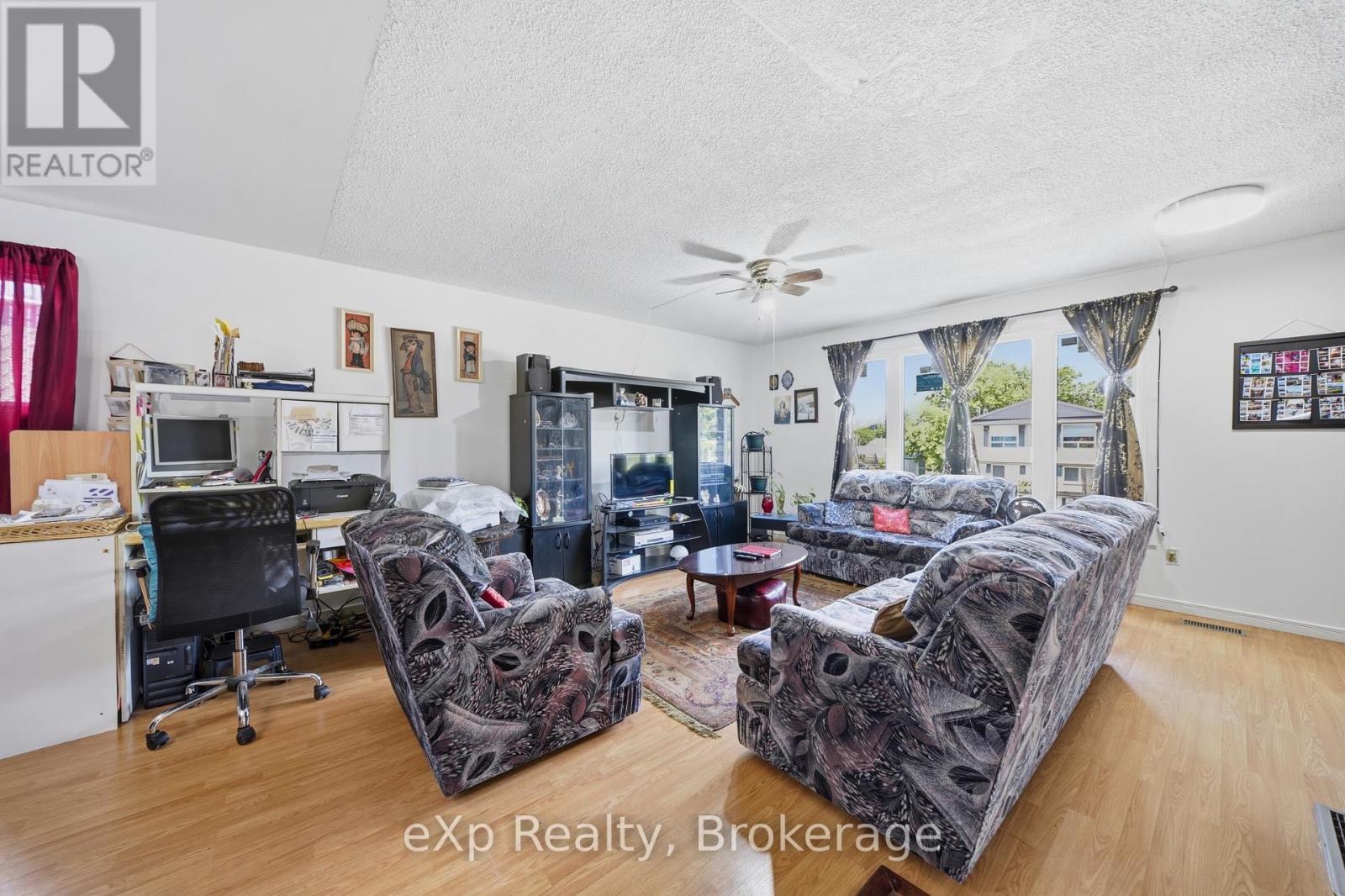 370 SIDNEY STREET - 3