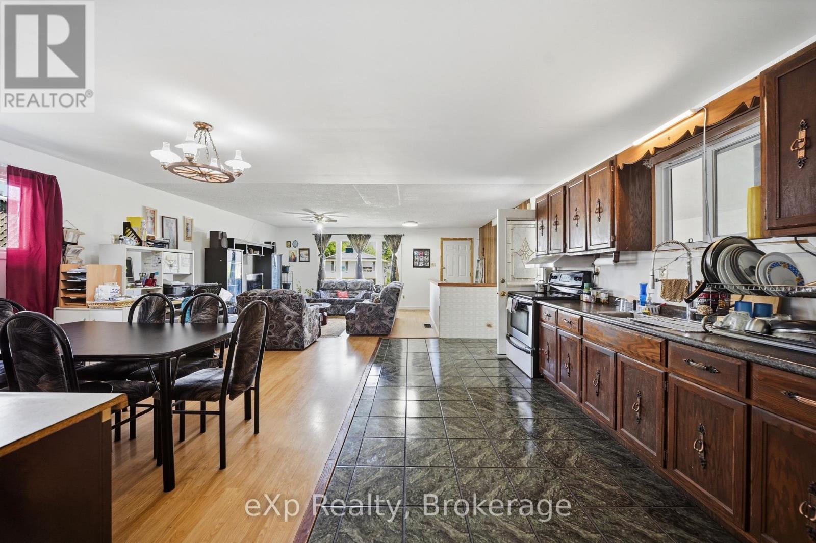370 SIDNEY STREET - 4