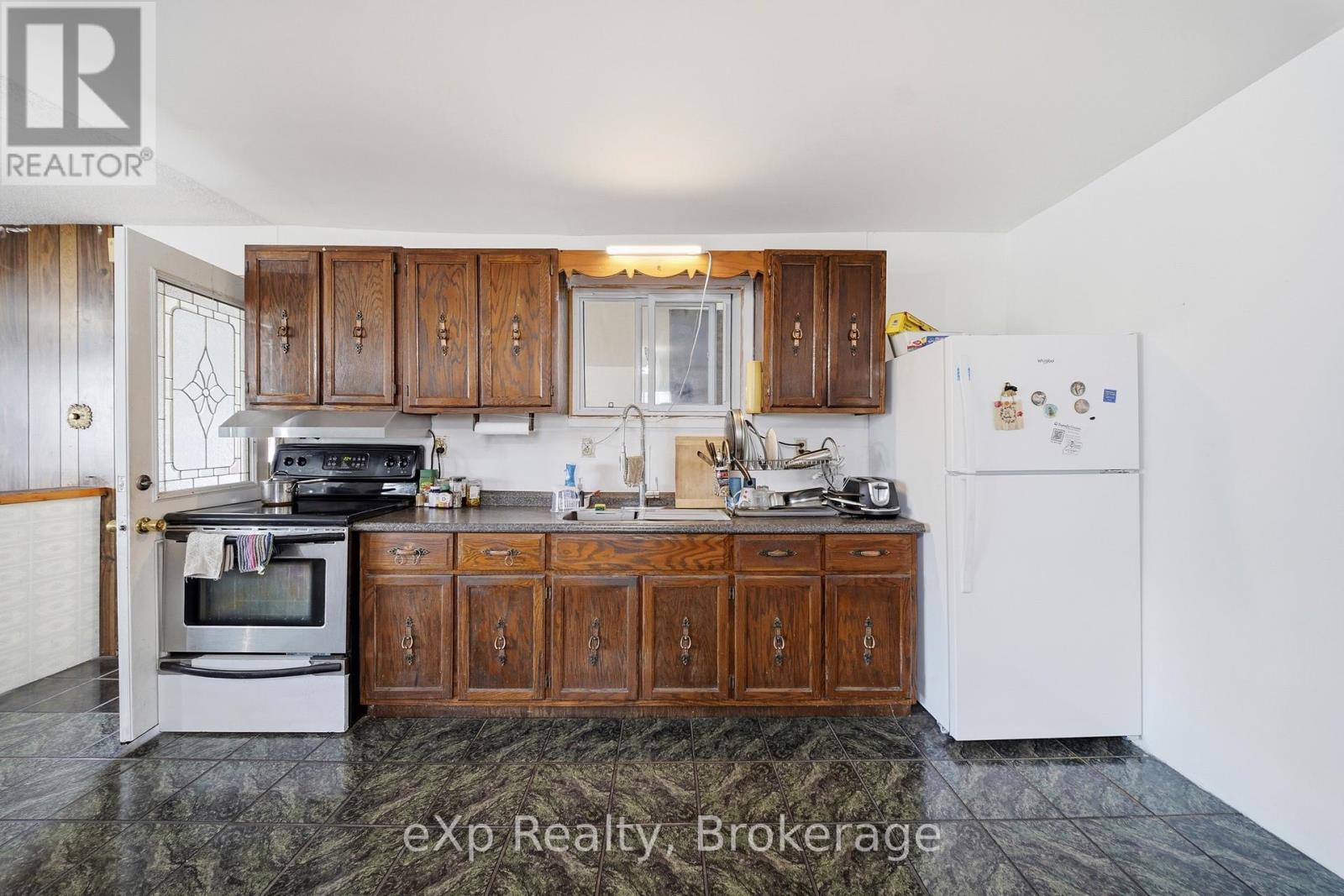 370 SIDNEY STREET - 5