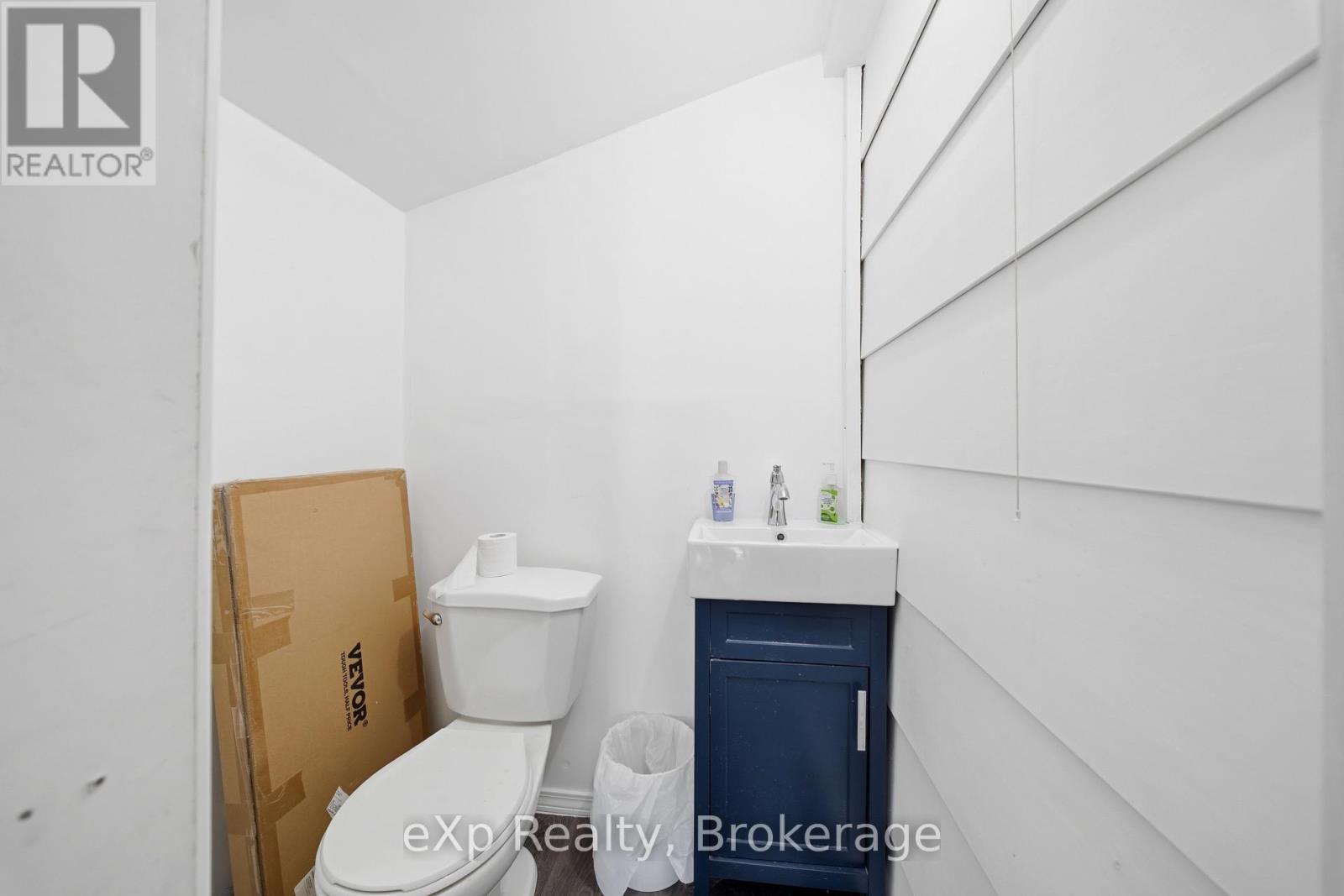 370 SIDNEY STREET - 9