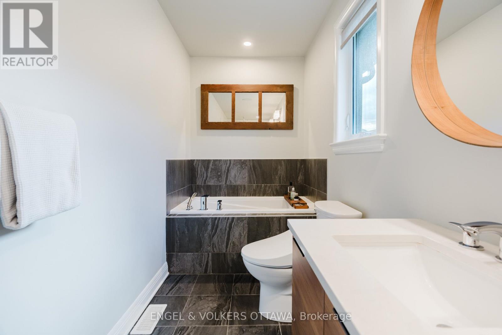 3 Bed, 4 Bath House for Sale in Ottawa – 512 CHENE WAY, Ottawa – MLS# X13487154 - Image 25
