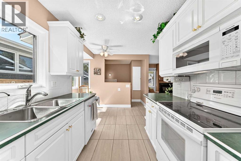 10435 Mapleridge Crescent SE — photo 14