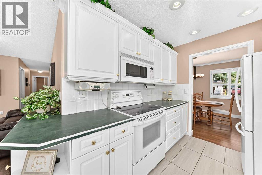 10435 Mapleridge Crescent SE — photo 15