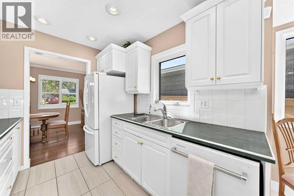 10435 Mapleridge Crescent SE — photo 16