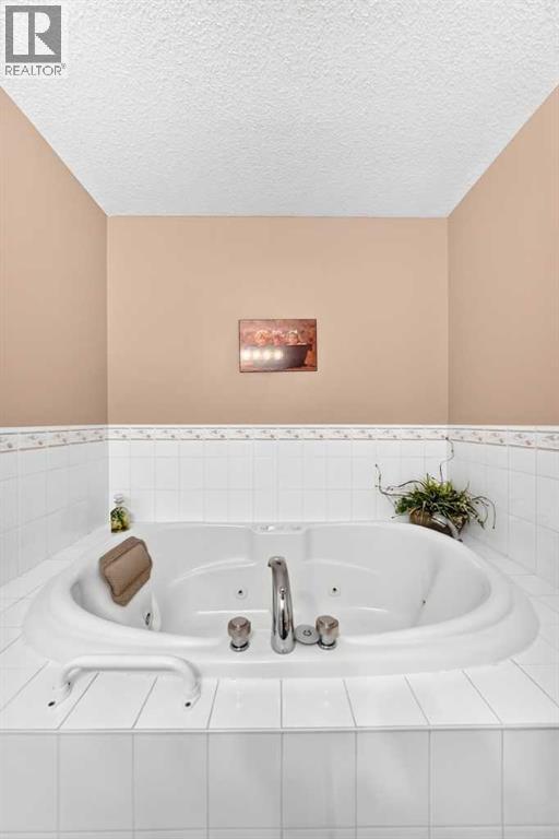 10435 Mapleridge Crescent SE — photo 28