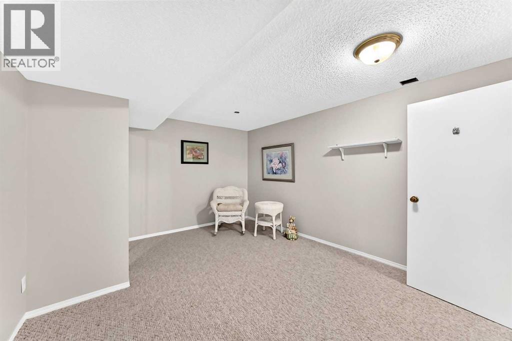 10435 Mapleridge Crescent SE — photo 33