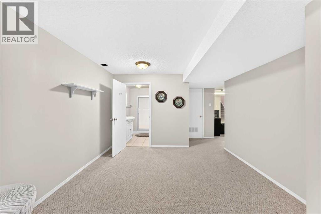 10435 Mapleridge Crescent SE — photo 34