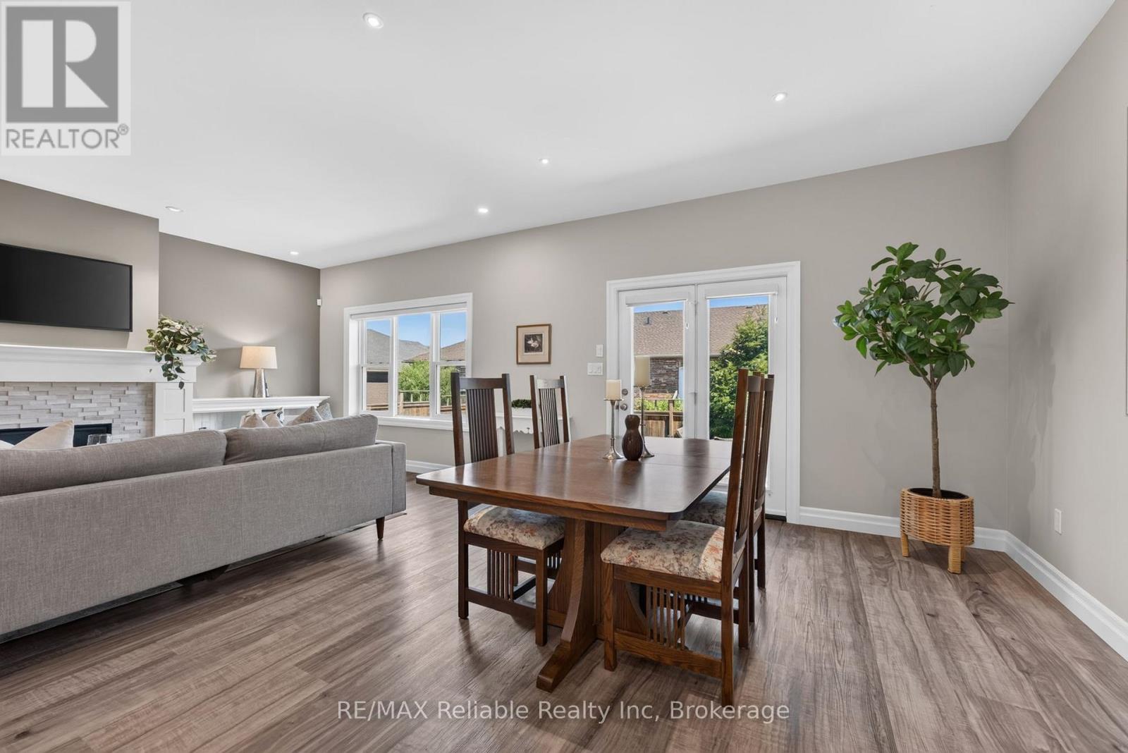 13 THIMBLEWEED DRIVE - 13