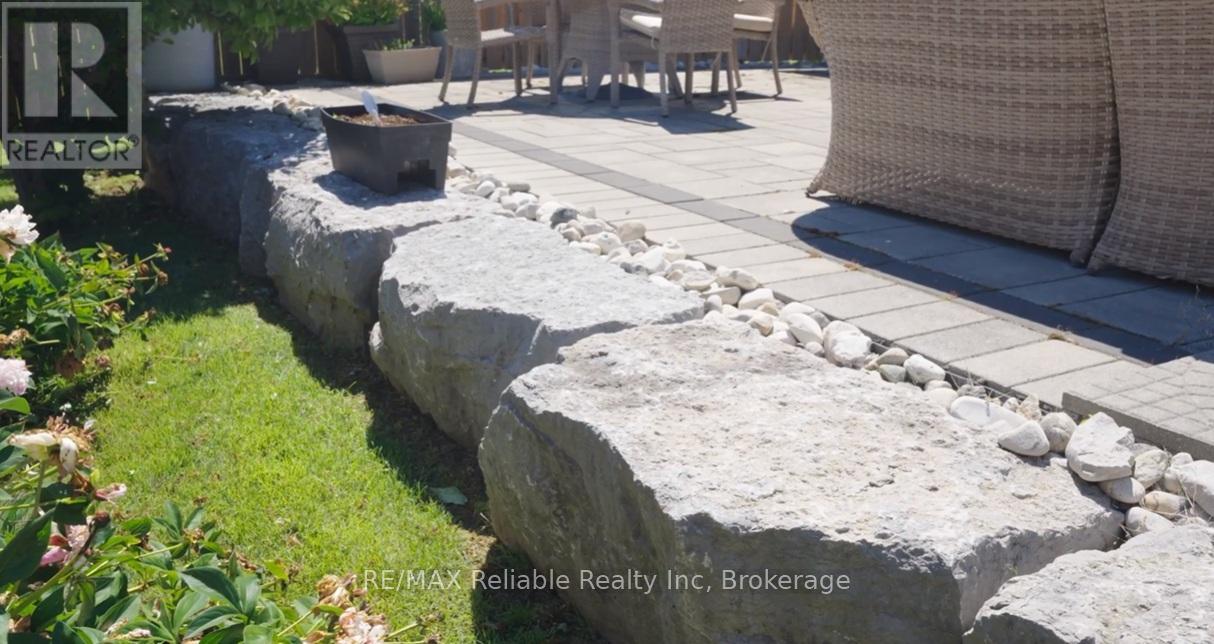 13 THIMBLEWEED DRIVE - 33