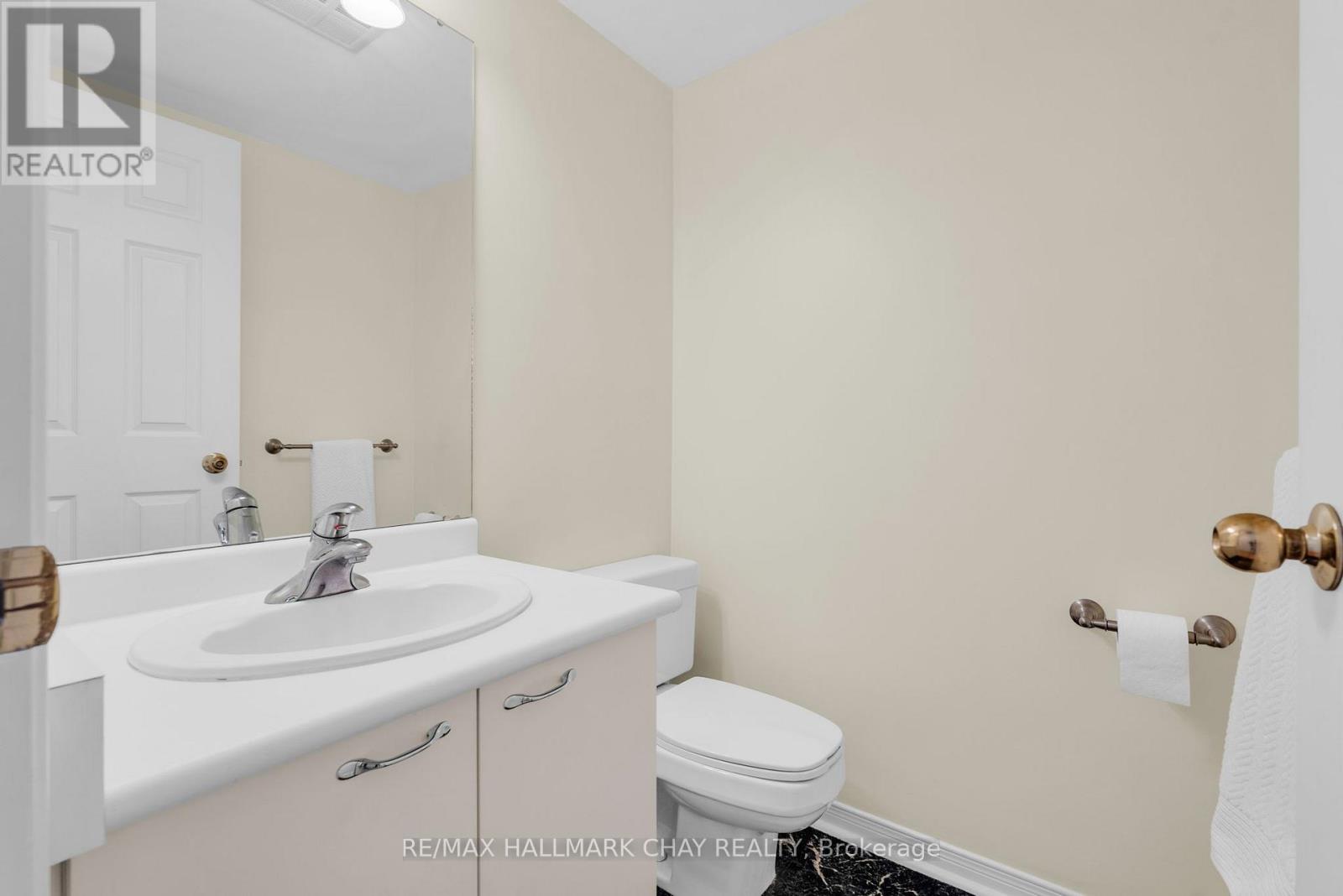 #103 21 KEMPENFELT DRIVE - 17