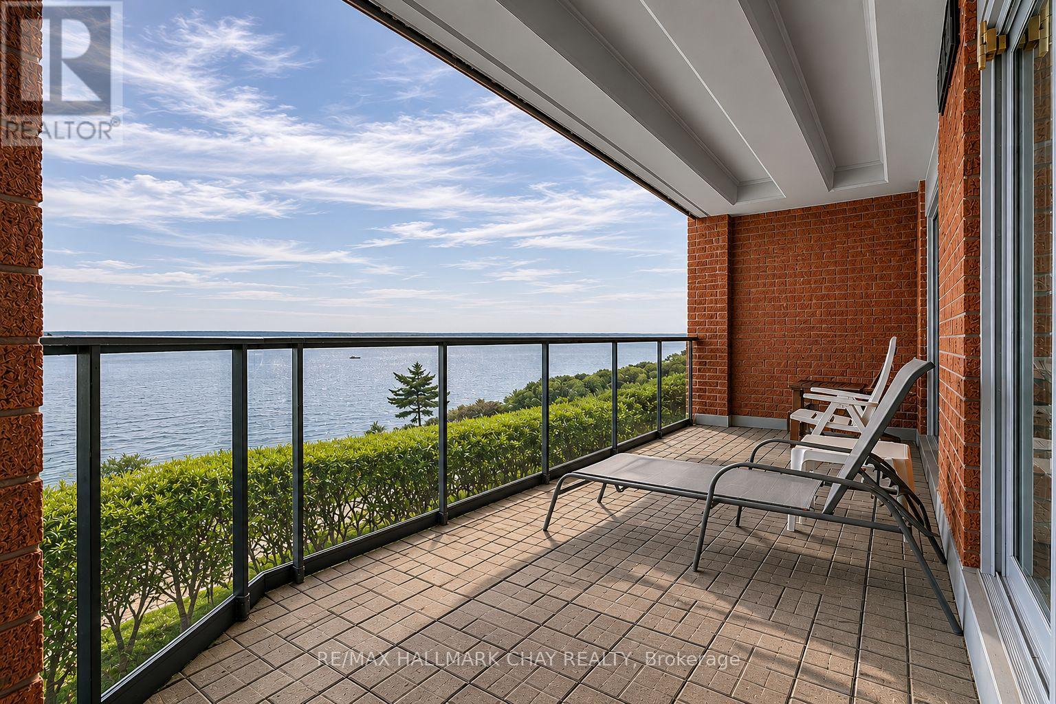#103 21 KEMPENFELT DRIVE - 3