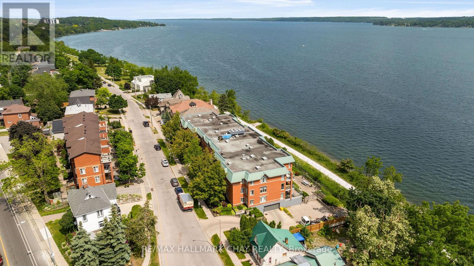 #103 21 KEMPENFELT DRIVE - 30