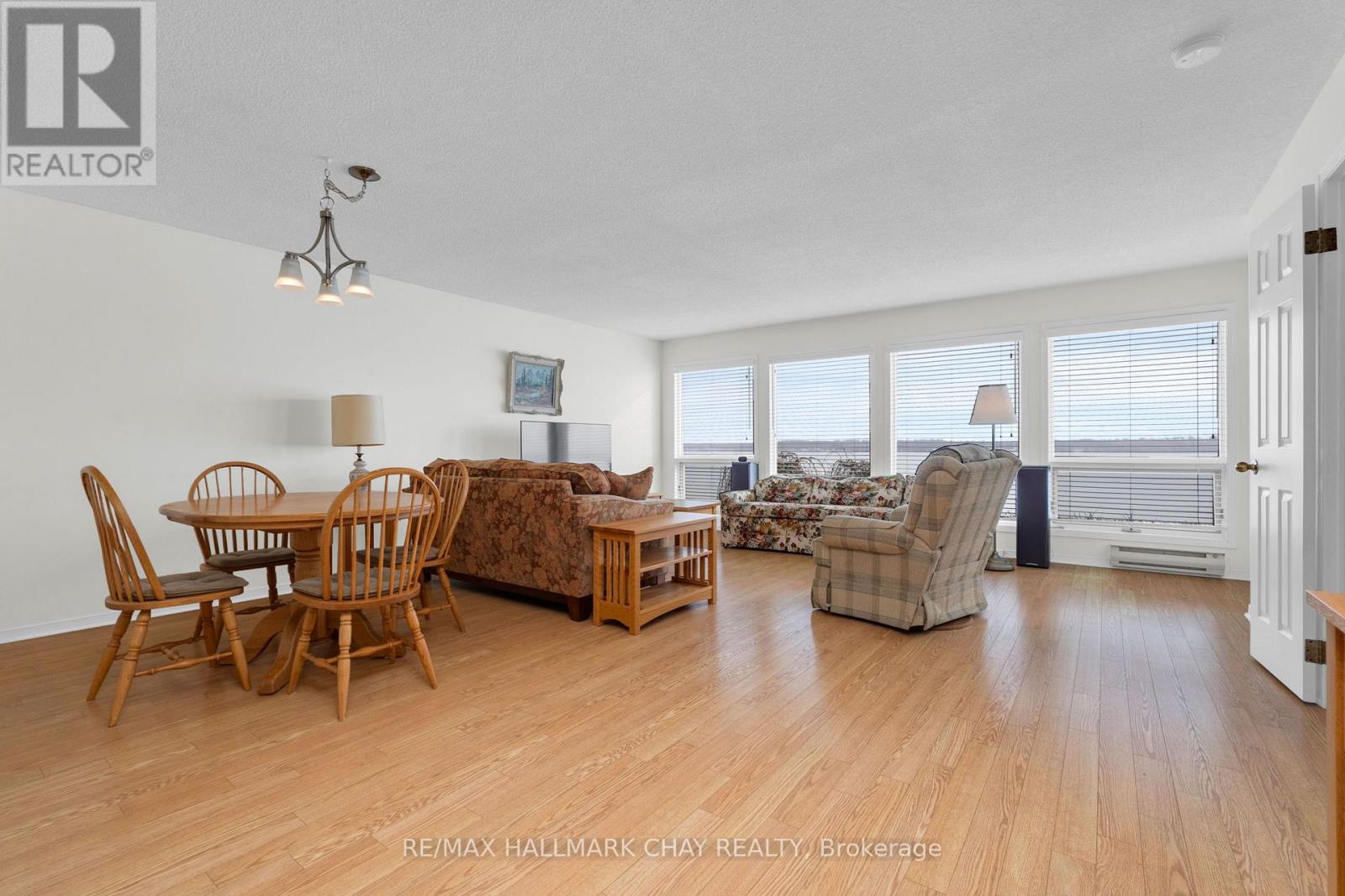 #103 21 KEMPENFELT DRIVE - 5