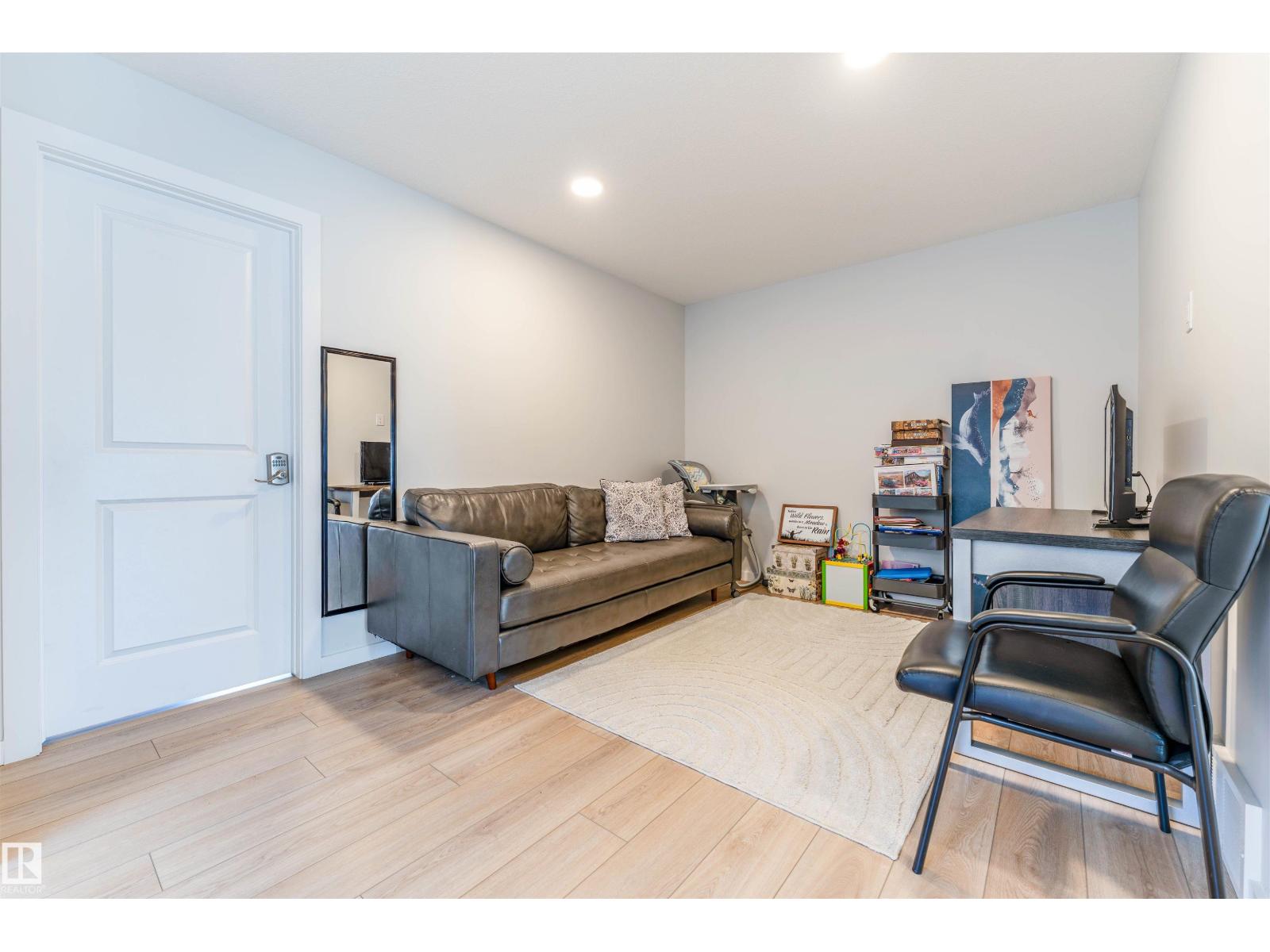 8426 228a ST NW NW - 20