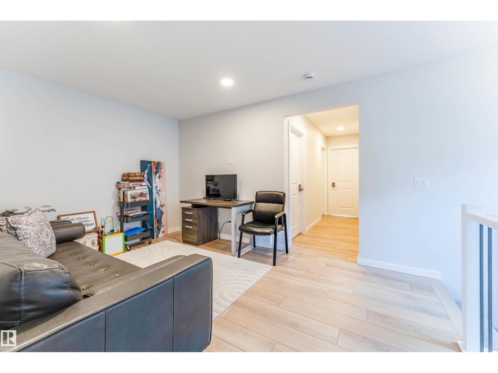 8426 228a ST NW NW - 23