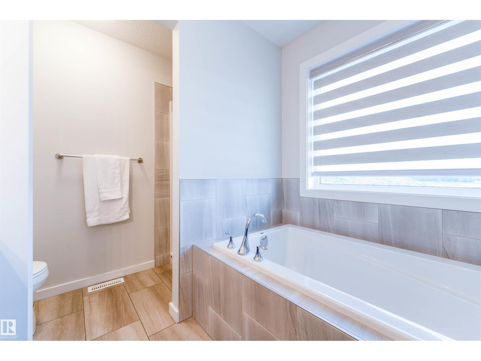 8426 228a ST NW NW - 30