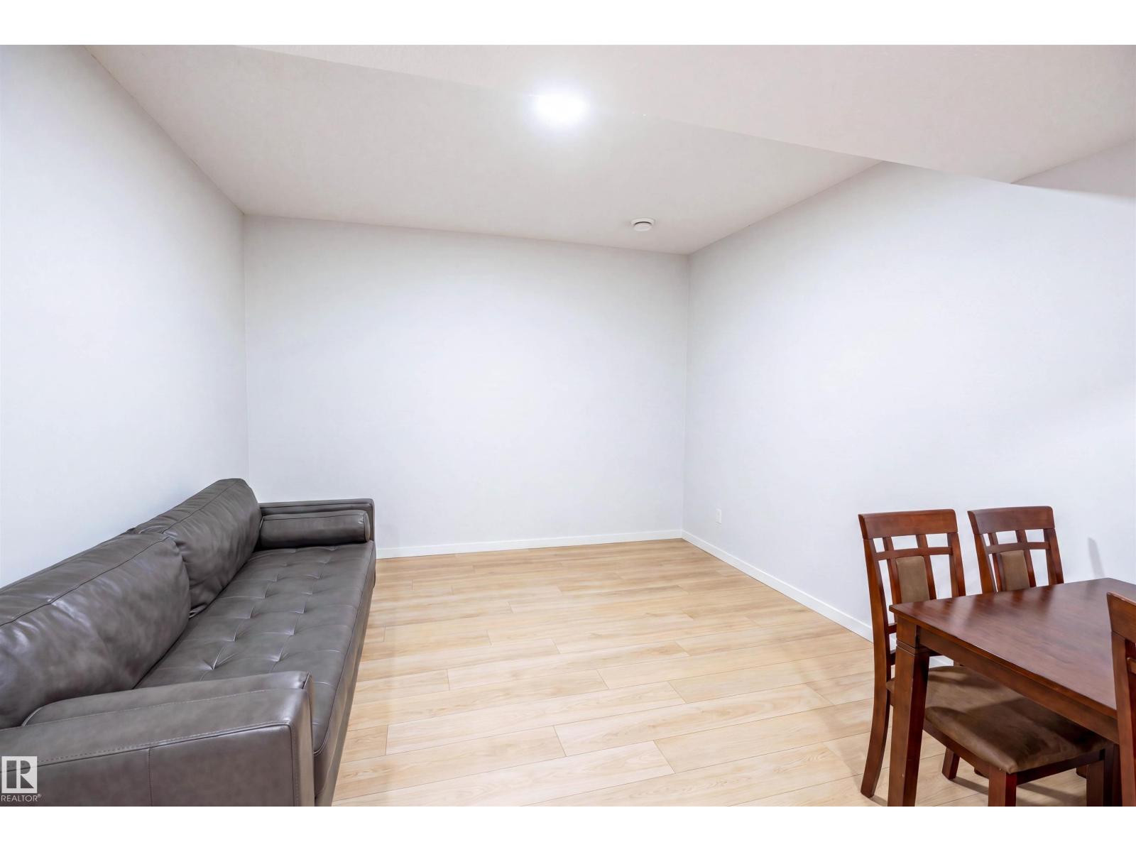 8426 228a ST NW NW - 47