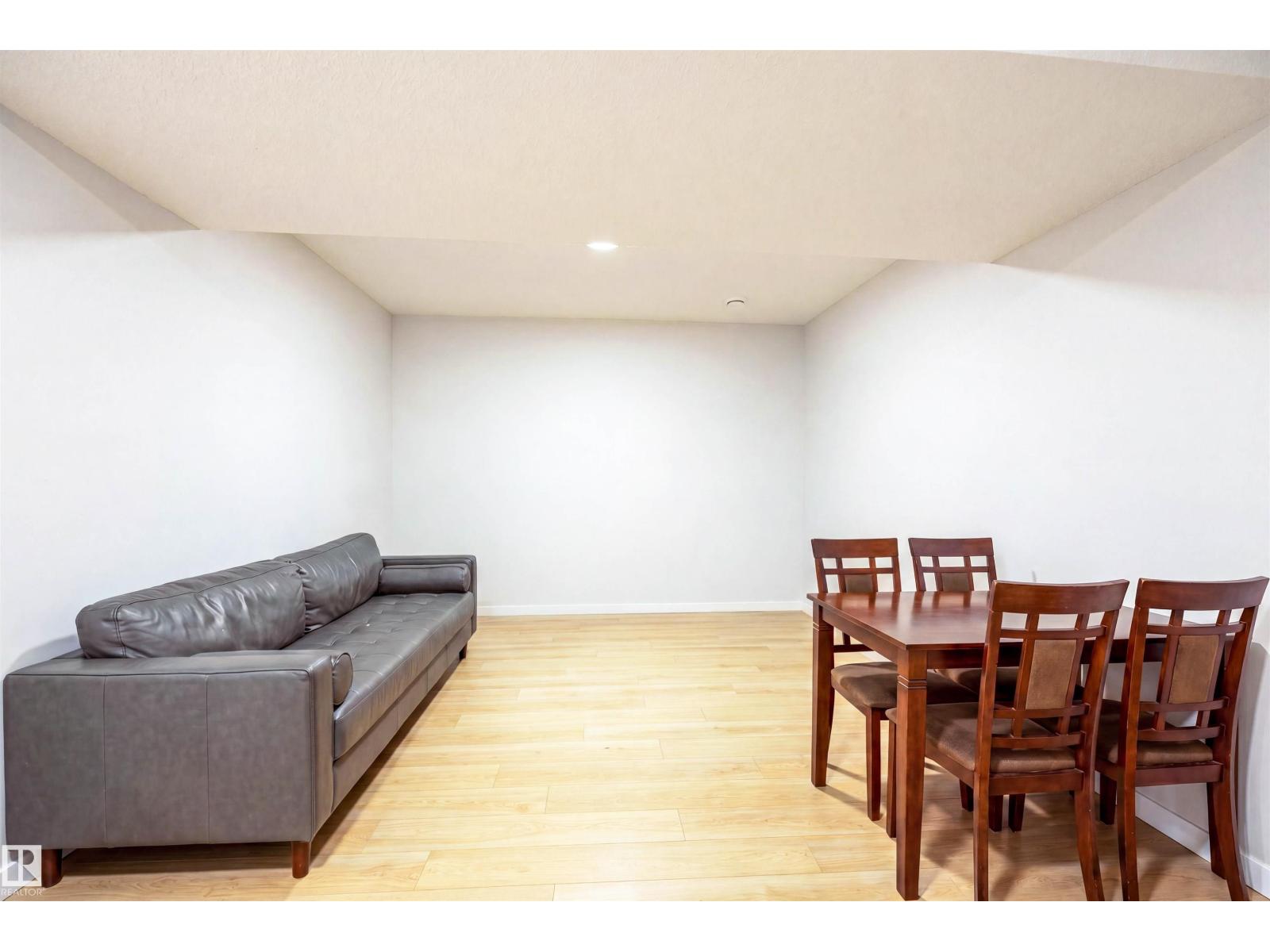 8426 228a ST NW NW - 48