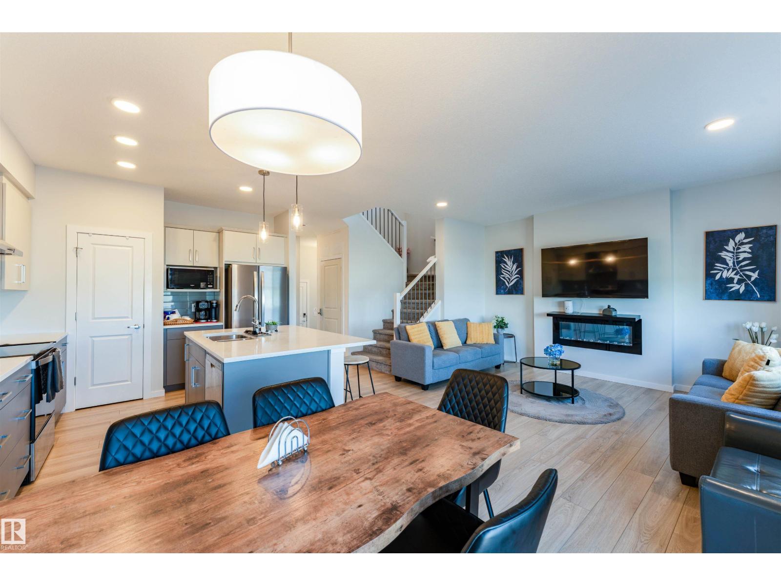 8426 228a ST NW NW - 5