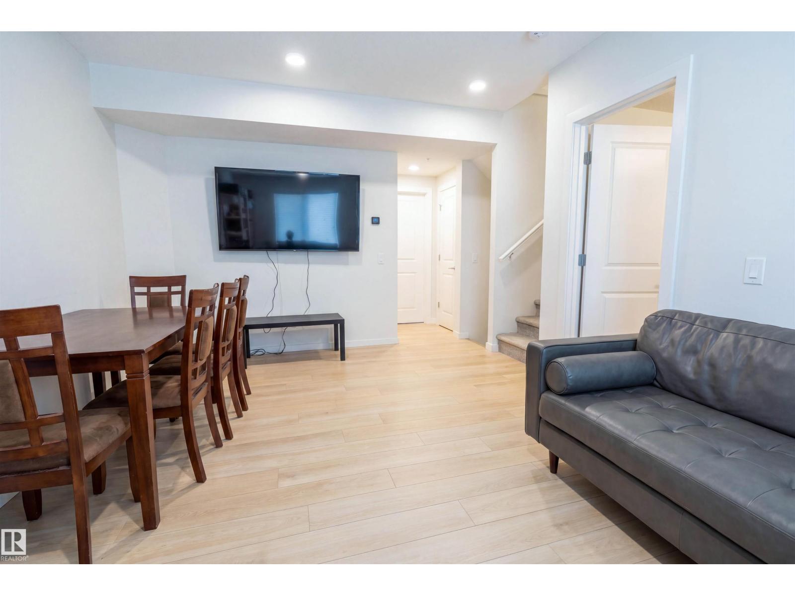 8426 228a ST NW NW - 50