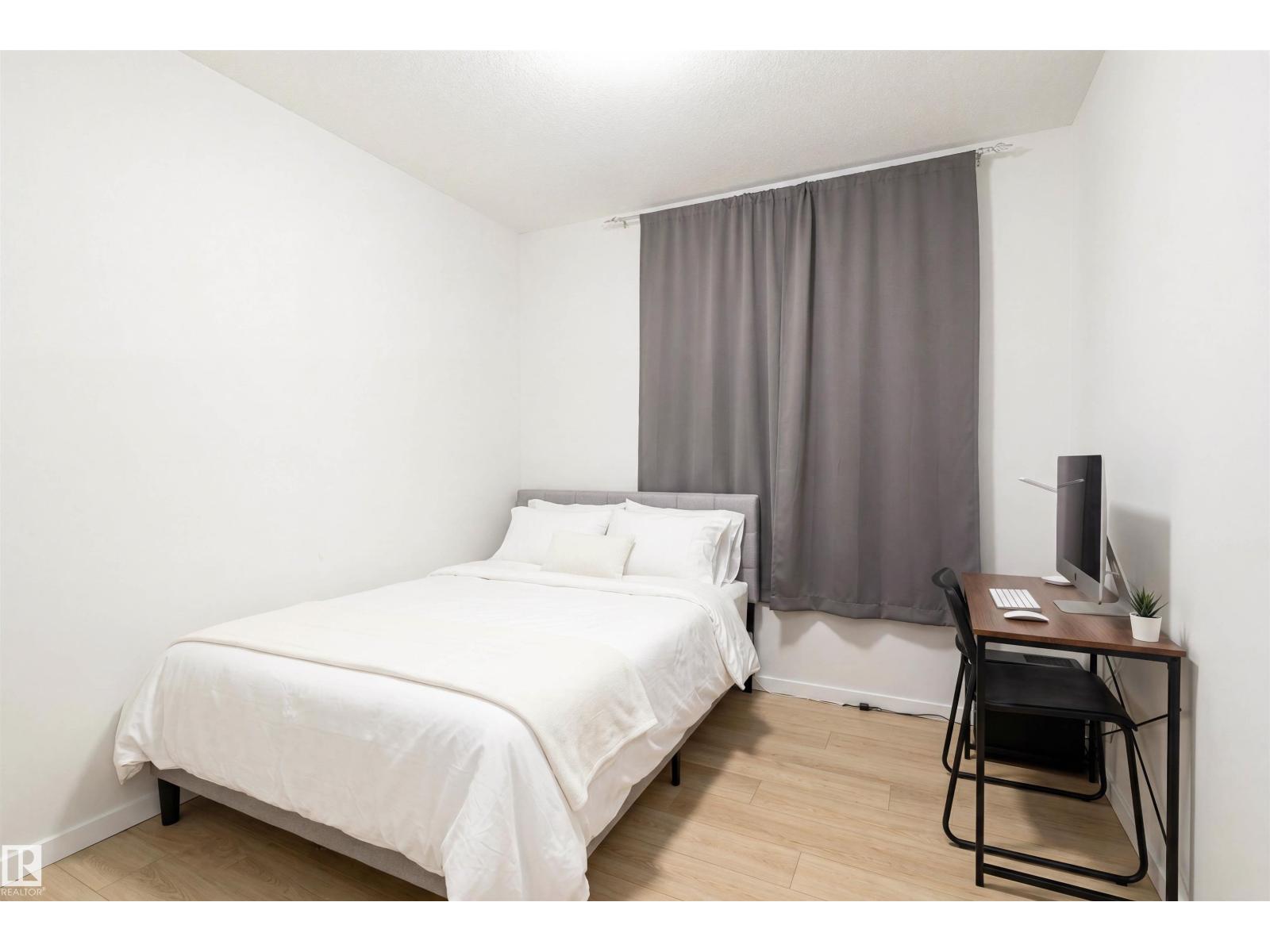 8426 228a ST NW NW - 52