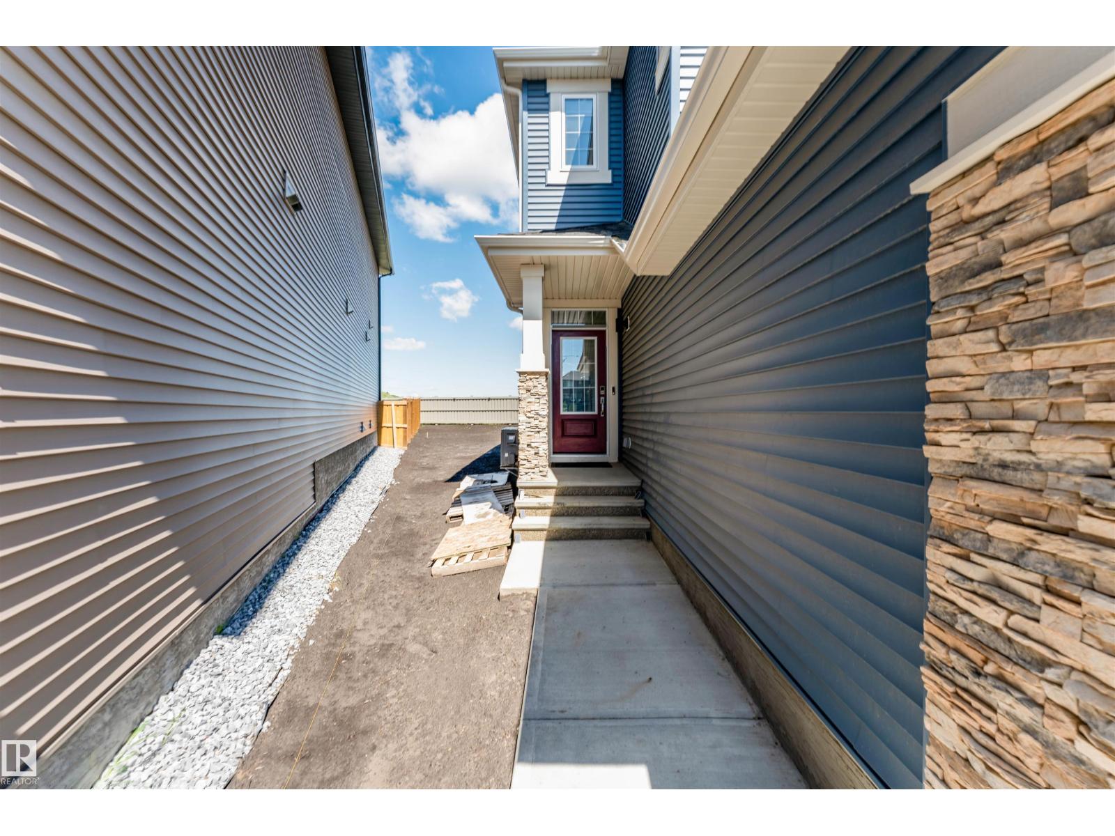 8426 228a ST NW NW - 62