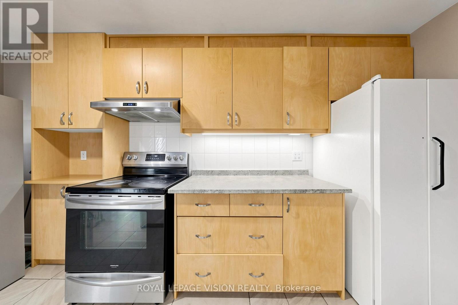 6 HECTOR COURT - 10