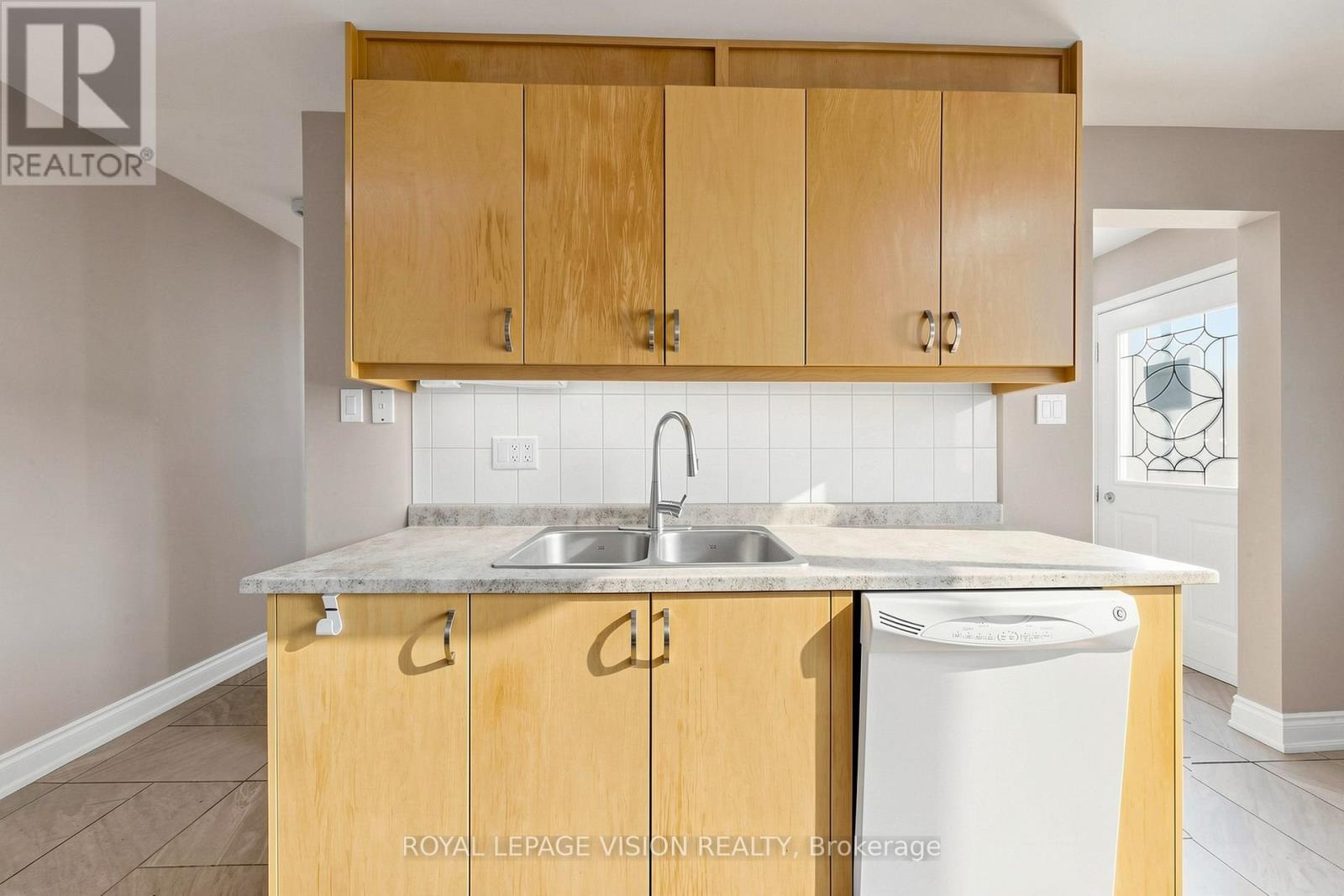 6 HECTOR COURT - 11