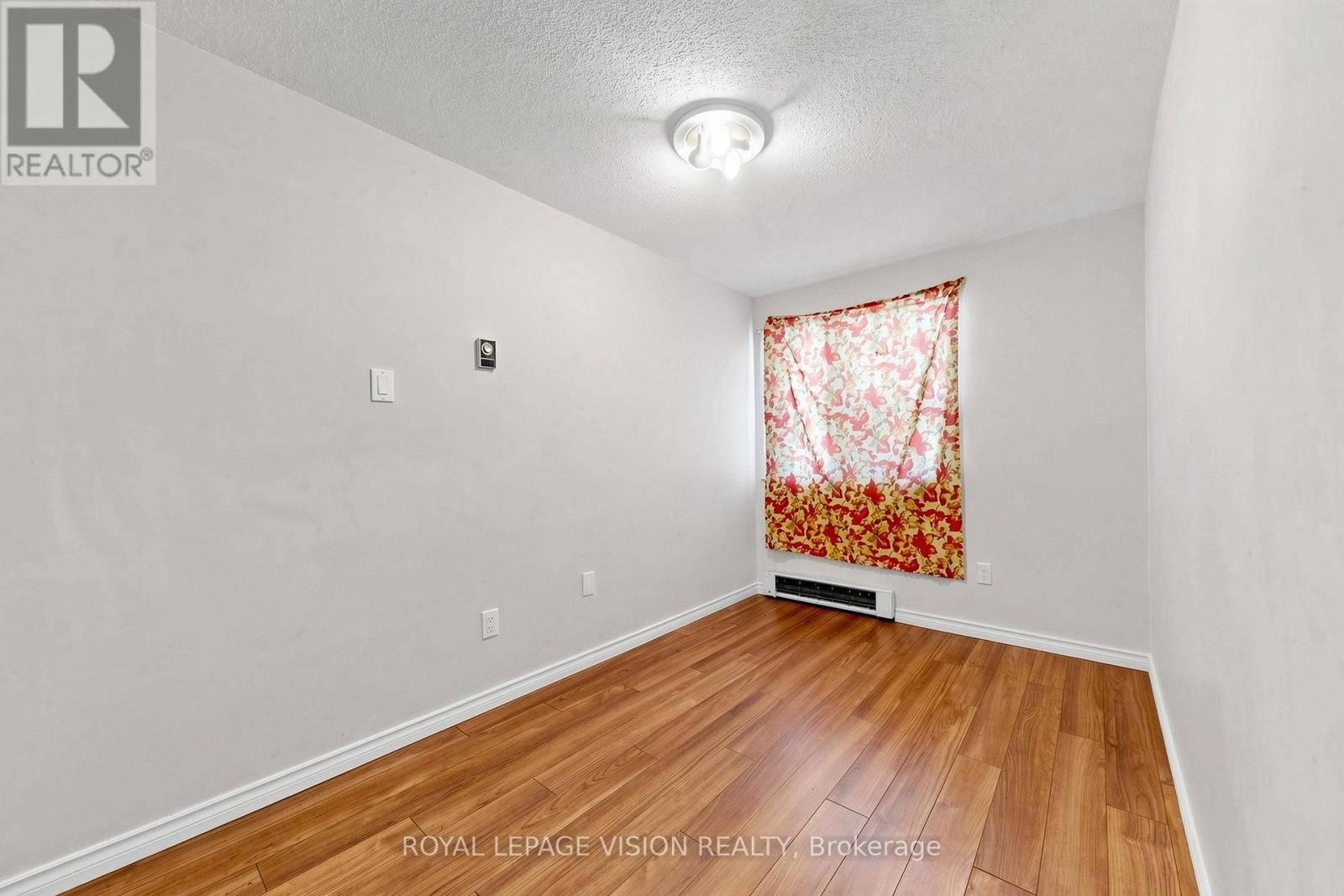 6 HECTOR COURT - 23
