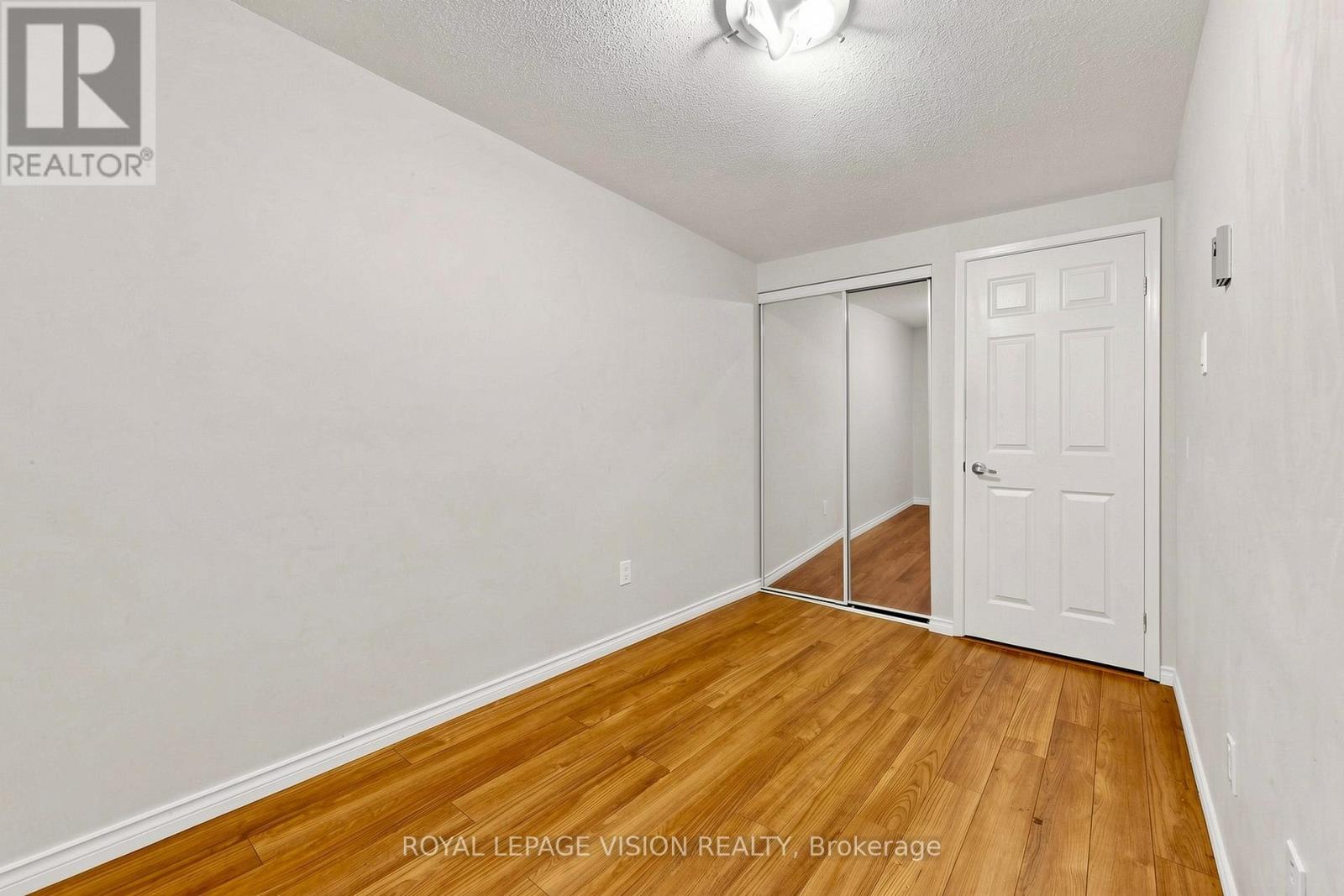 6 HECTOR COURT - 24