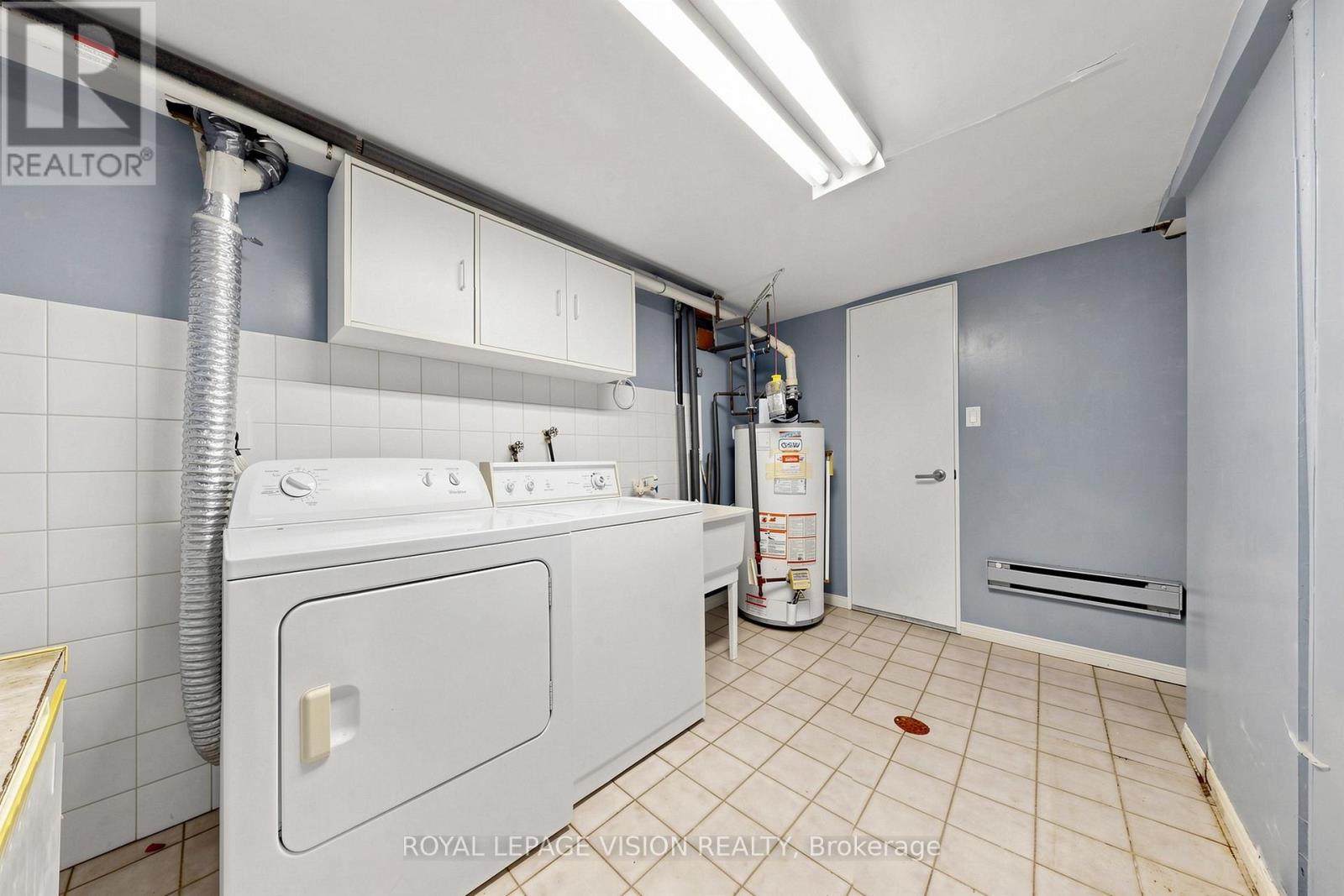 6 HECTOR COURT - 30