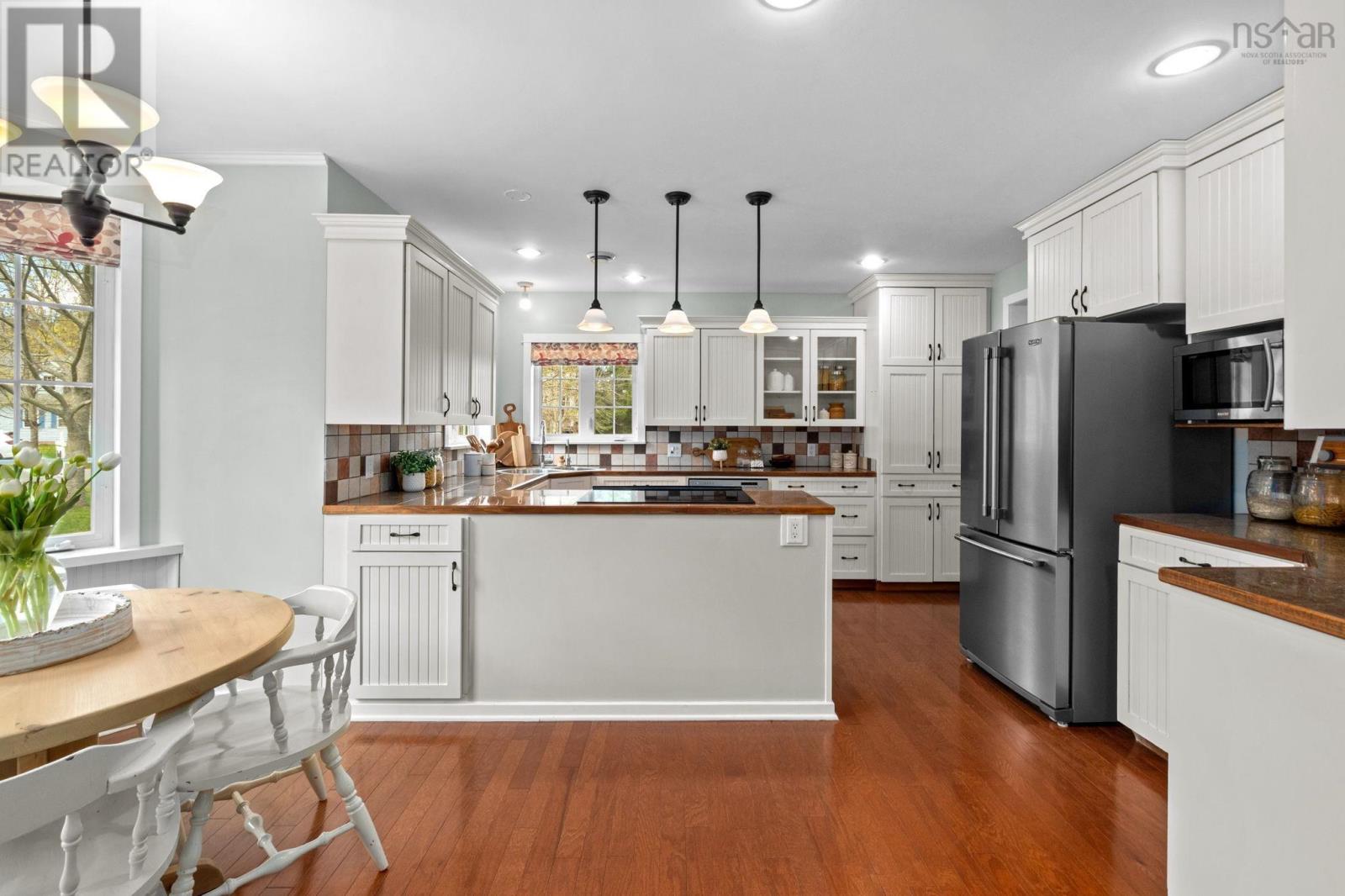 141 Morris Crescent - 8