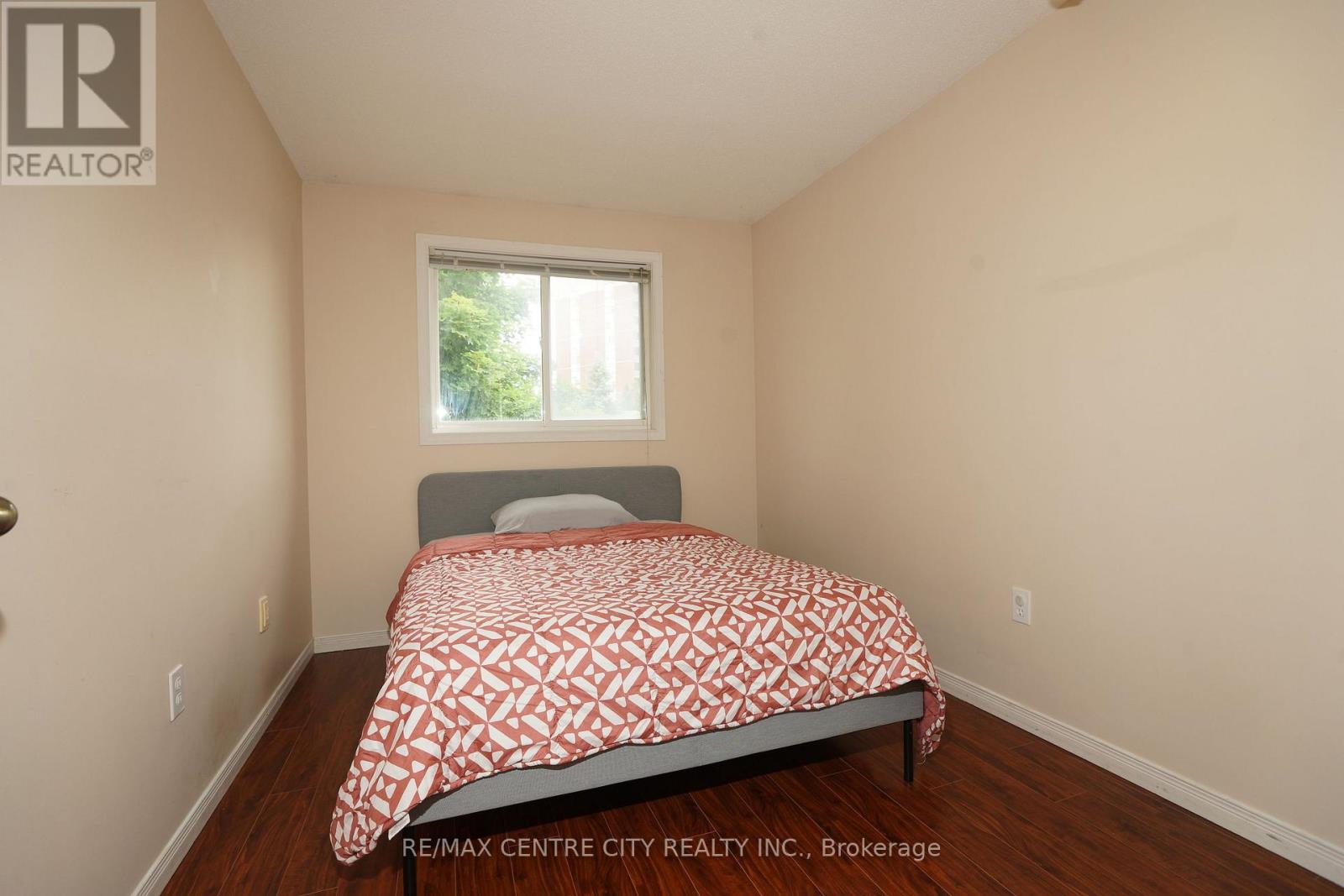 #8 50 CHAPMAN COURT - 16