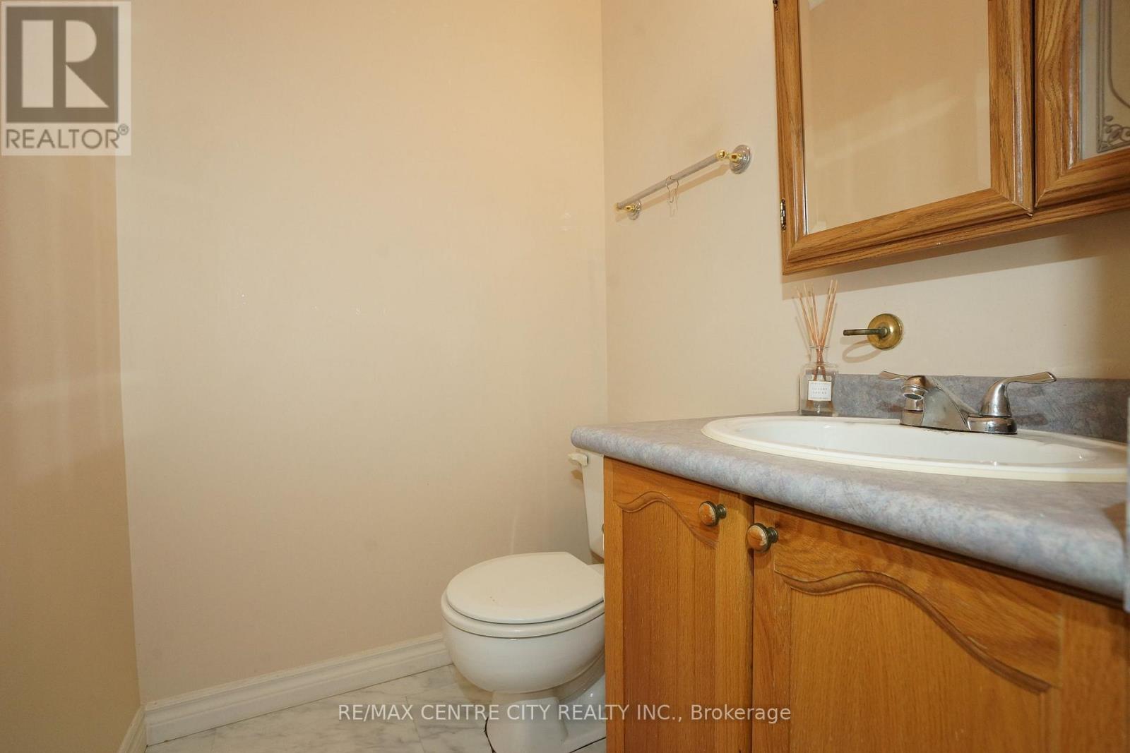 #8 50 CHAPMAN COURT - 12
